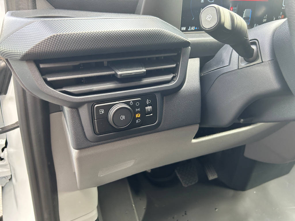 FORD Transit Custom Van 320 L1 2.5 Duratec 233 Trend PHEV-image-13