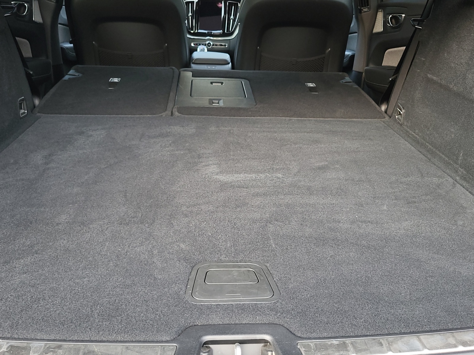 VOLVO XC60 2.0 T8 TE XCENTRIC Black Edition eAWD-image-16