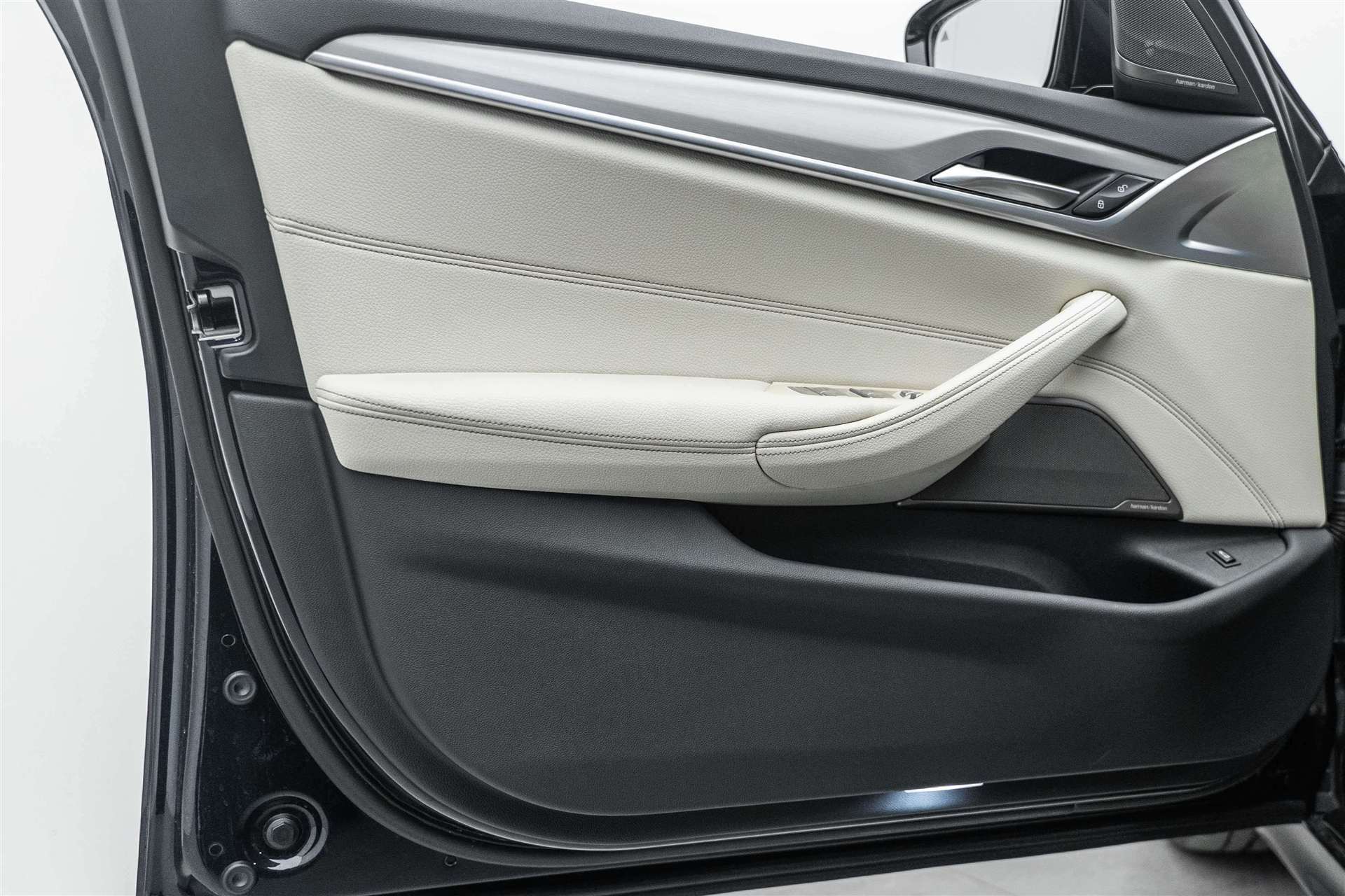 BMW BMW 540d xDrive 48V M Sport Pro Steptronic-image-6
