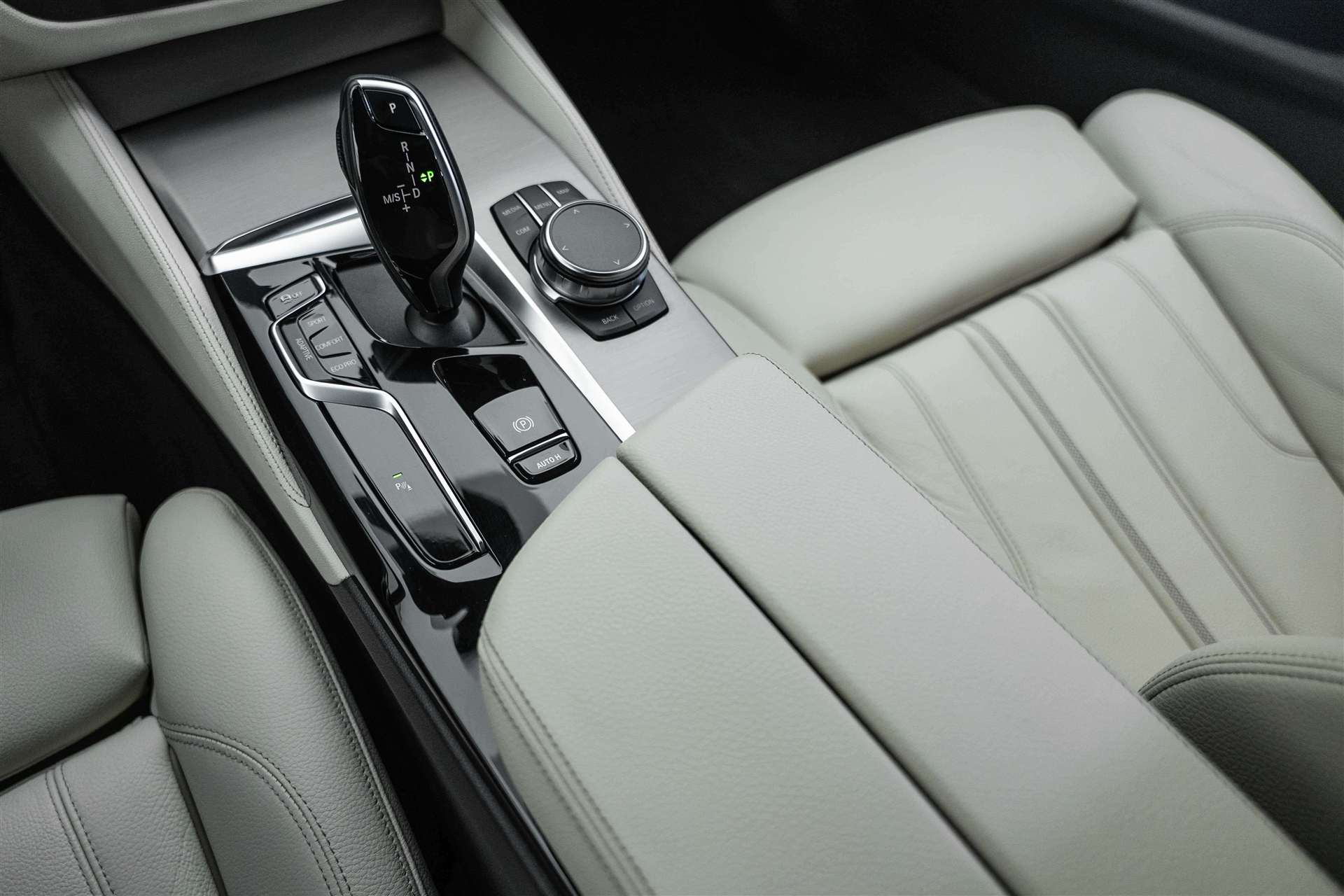 BMW BMW 540d xDrive 48V M Sport Pro Steptronic-image-25