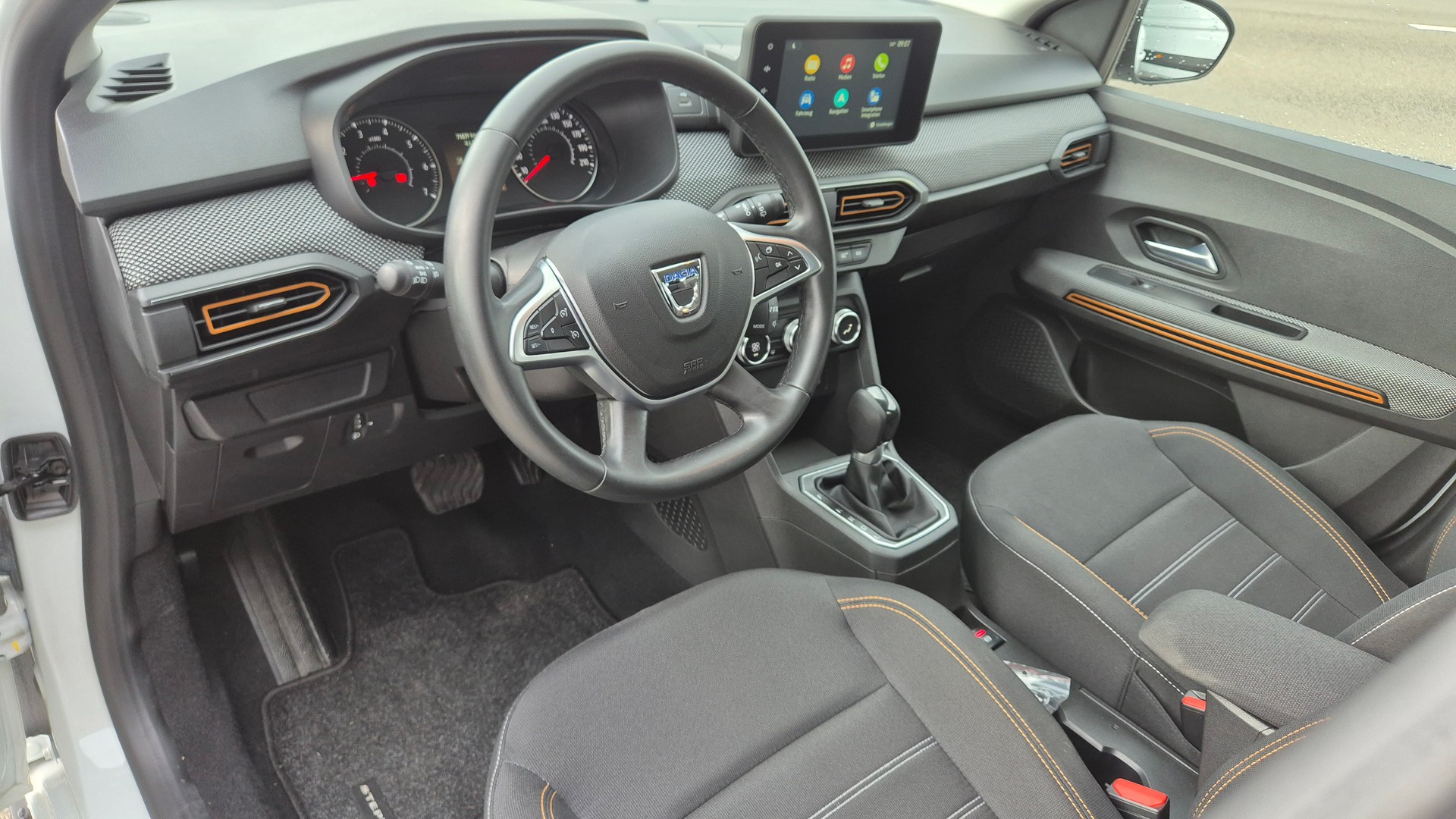 DACIA Sandero Stepway TCe 90 Comfort CVT-image-7