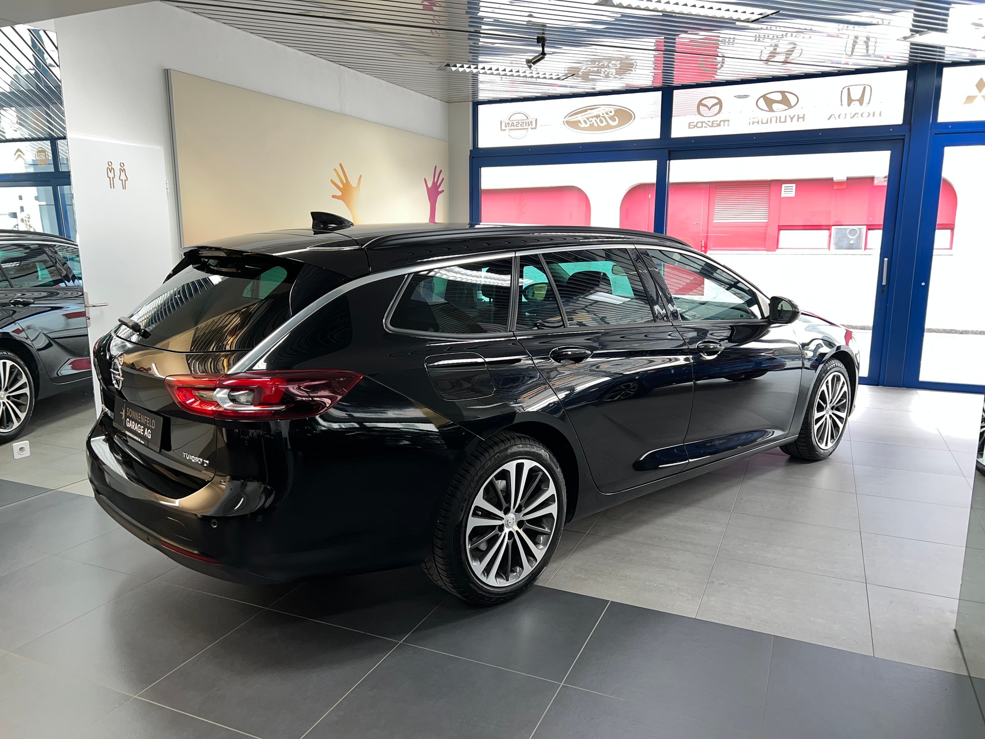 OPEL Insignia 2.0 CDTI Sports Tourer Edition Automatic-image-2