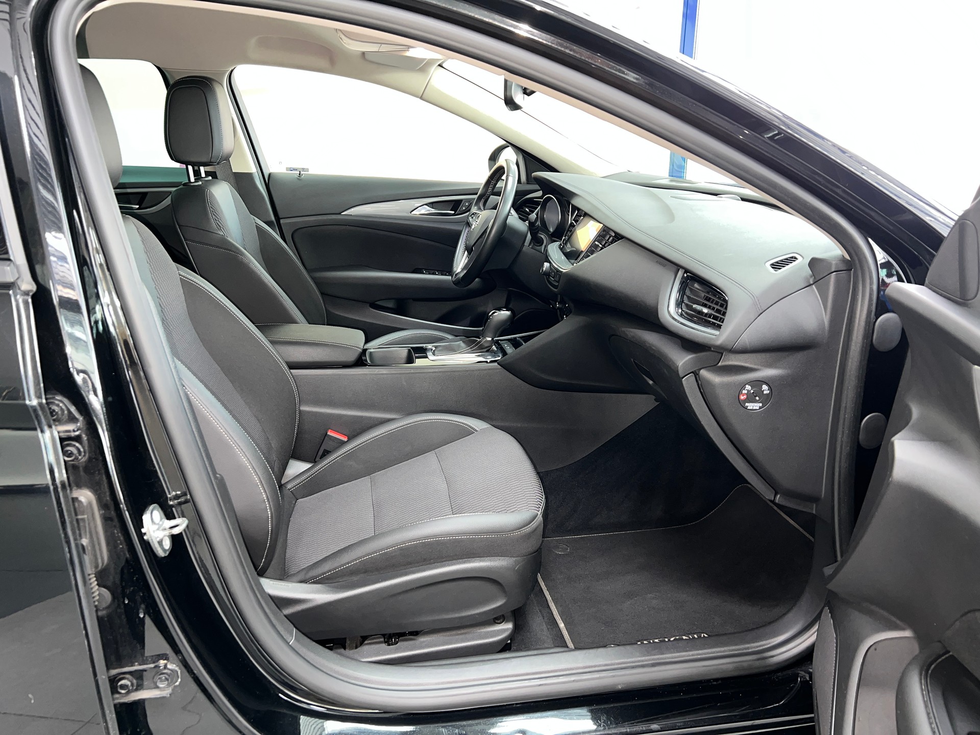 OPEL Insignia 2.0 CDTI Sports Tourer Edition Automatic-image-3