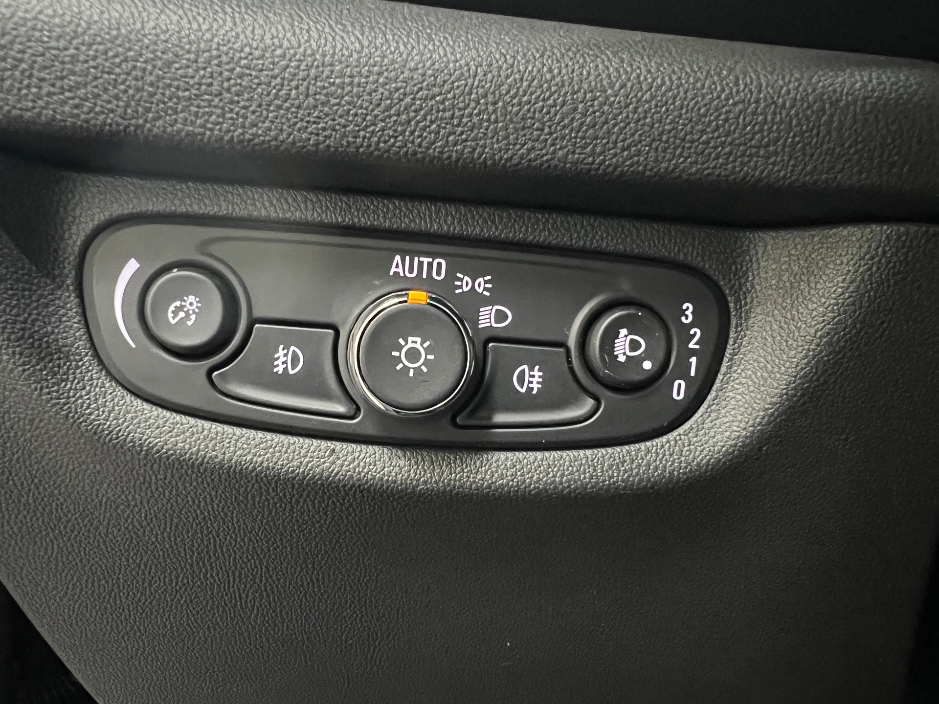 OPEL Insignia 2.0 CDTI Sports Tourer Edition Automatic-image-6