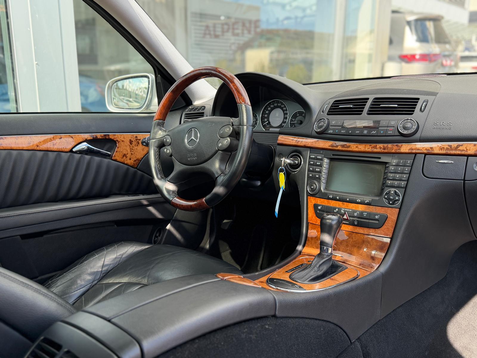 MERCEDES-BENZ E 320 CDI Elégance 4Matic Automatic-image-12