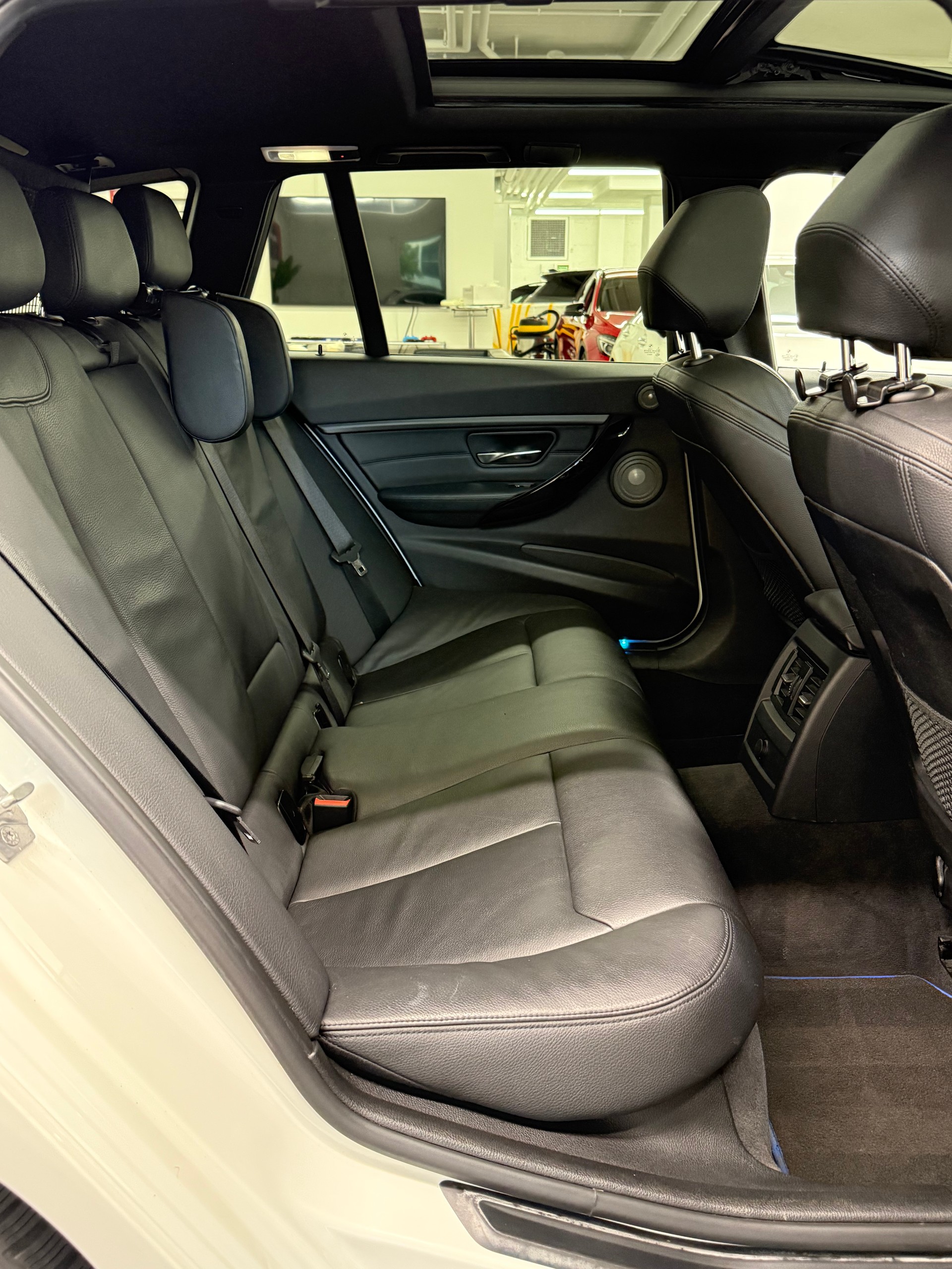 BMW 330d M-Paket Touring Steptronic xDrive-image-25