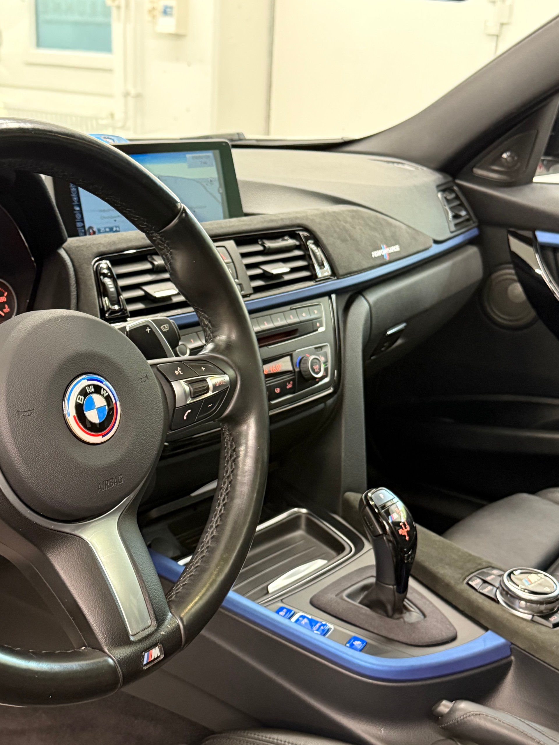 BMW 330d M-Paket Touring Steptronic xDrive-image-17