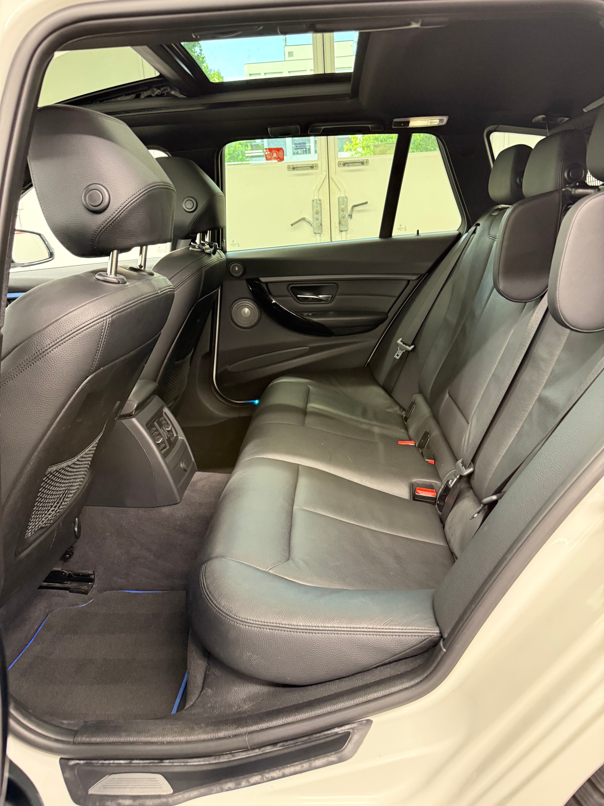 BMW 330d M-Paket Touring Steptronic xDrive-image-19