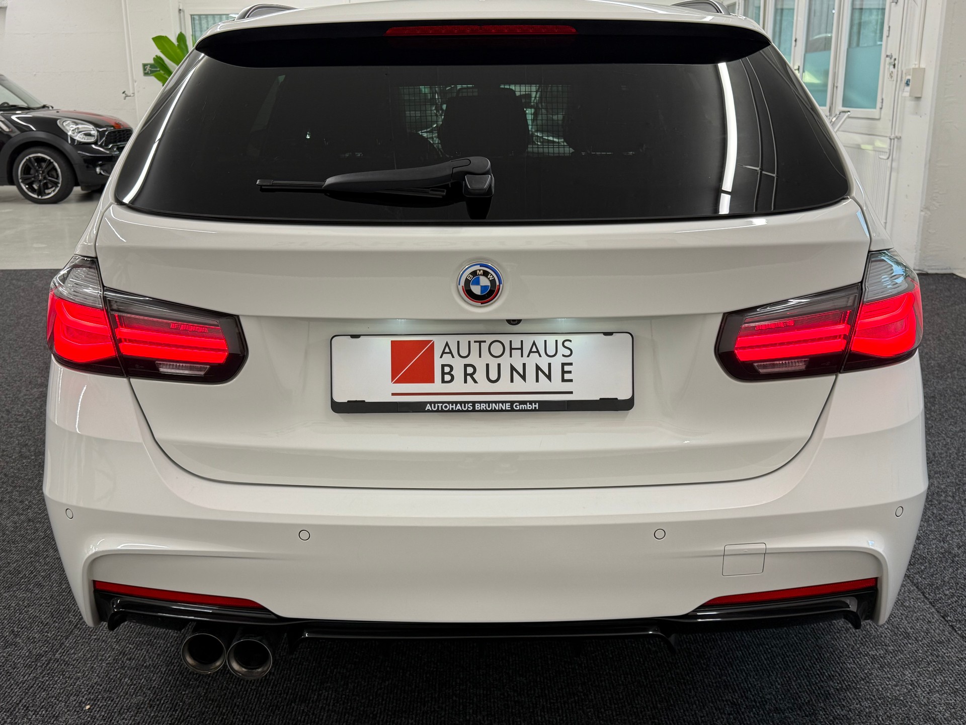 BMW 330d M-Paket Touring Steptronic xDrive-image-5