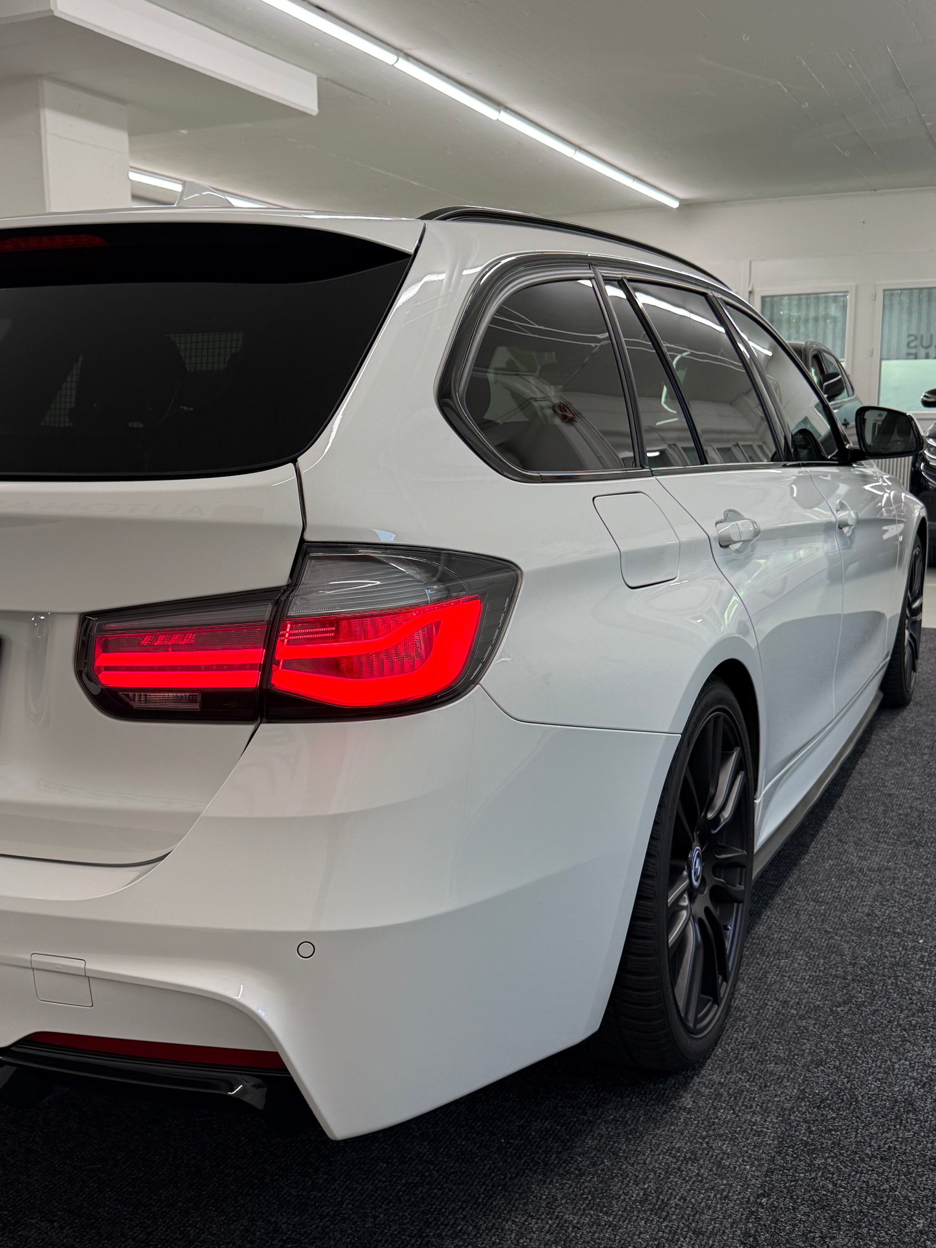 BMW 330d M-Paket Touring Steptronic xDrive-image-4