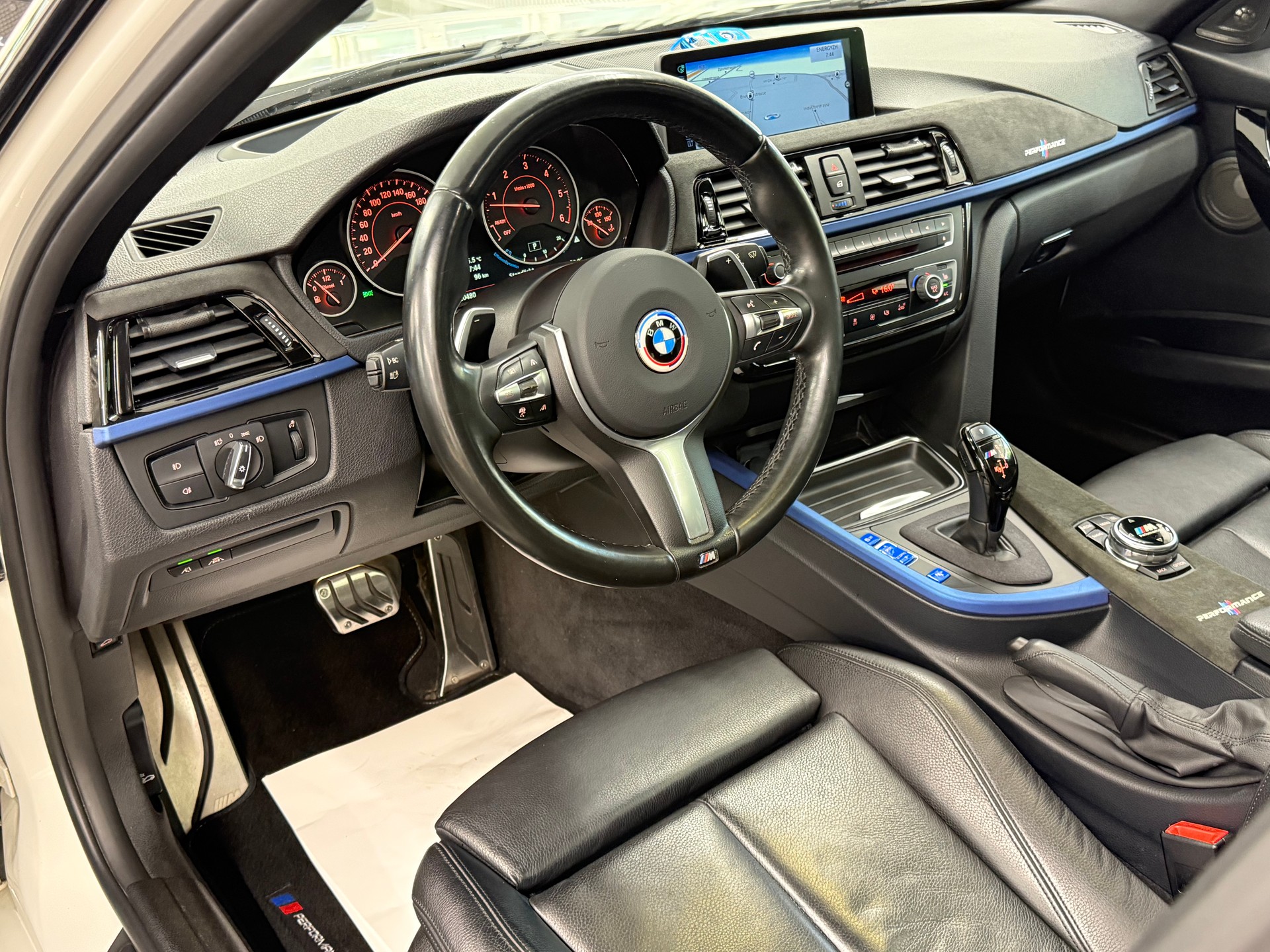 BMW 330d M-Paket Touring Steptronic xDrive-image-14