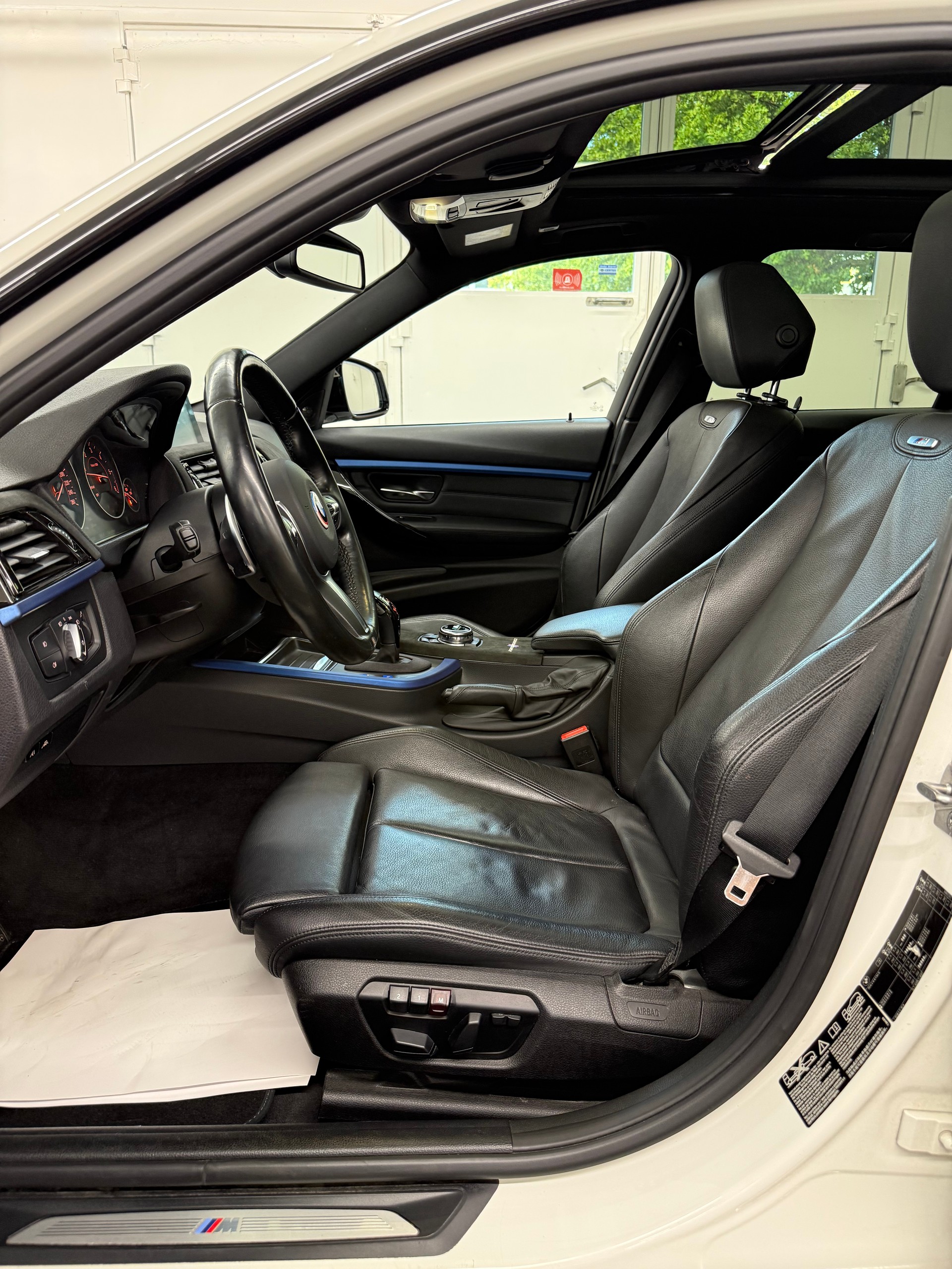BMW 330d M-Paket Touring Steptronic xDrive-image-18