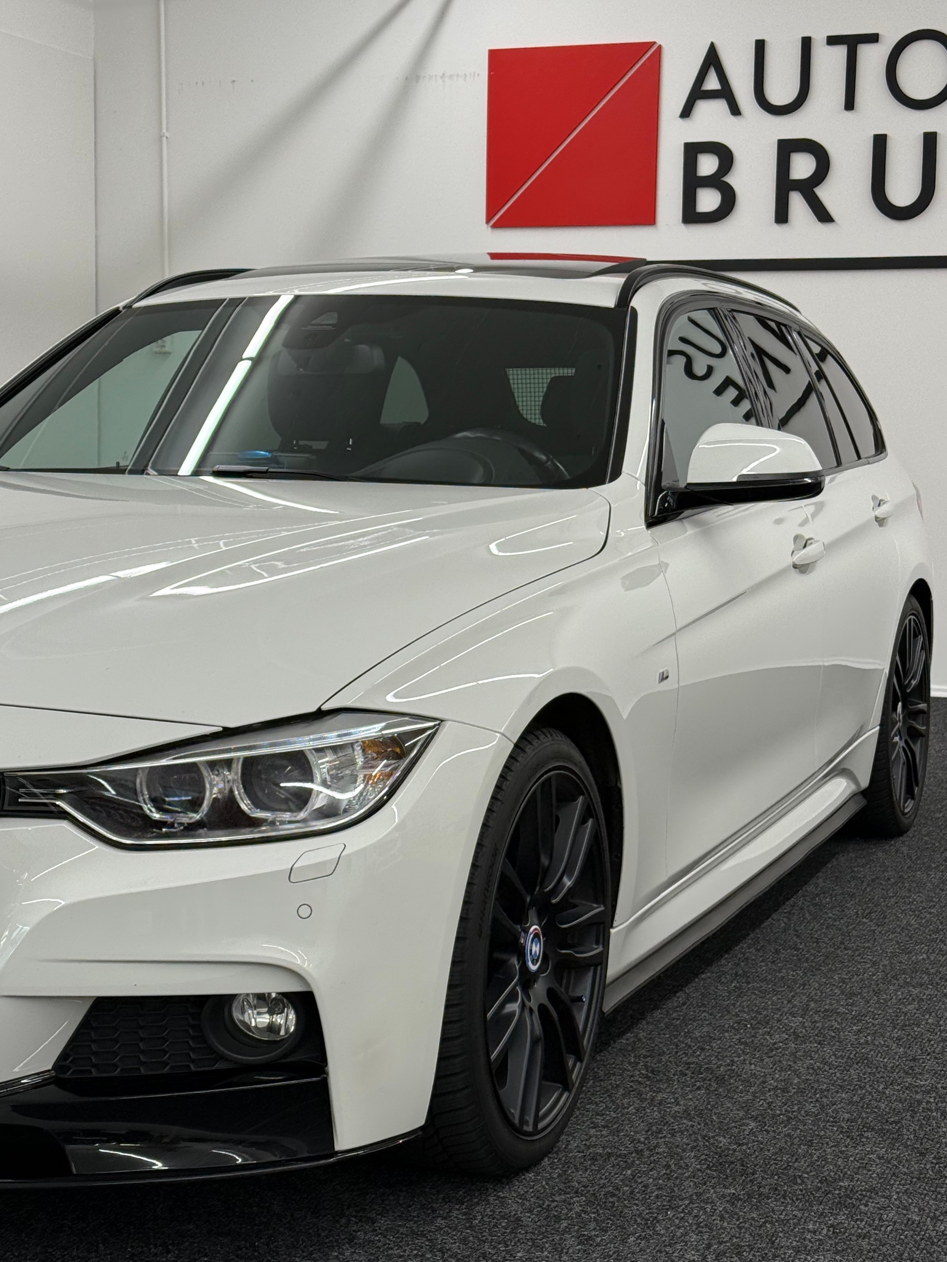 BMW 330d M-Paket Touring Steptronic xDrive-image-9