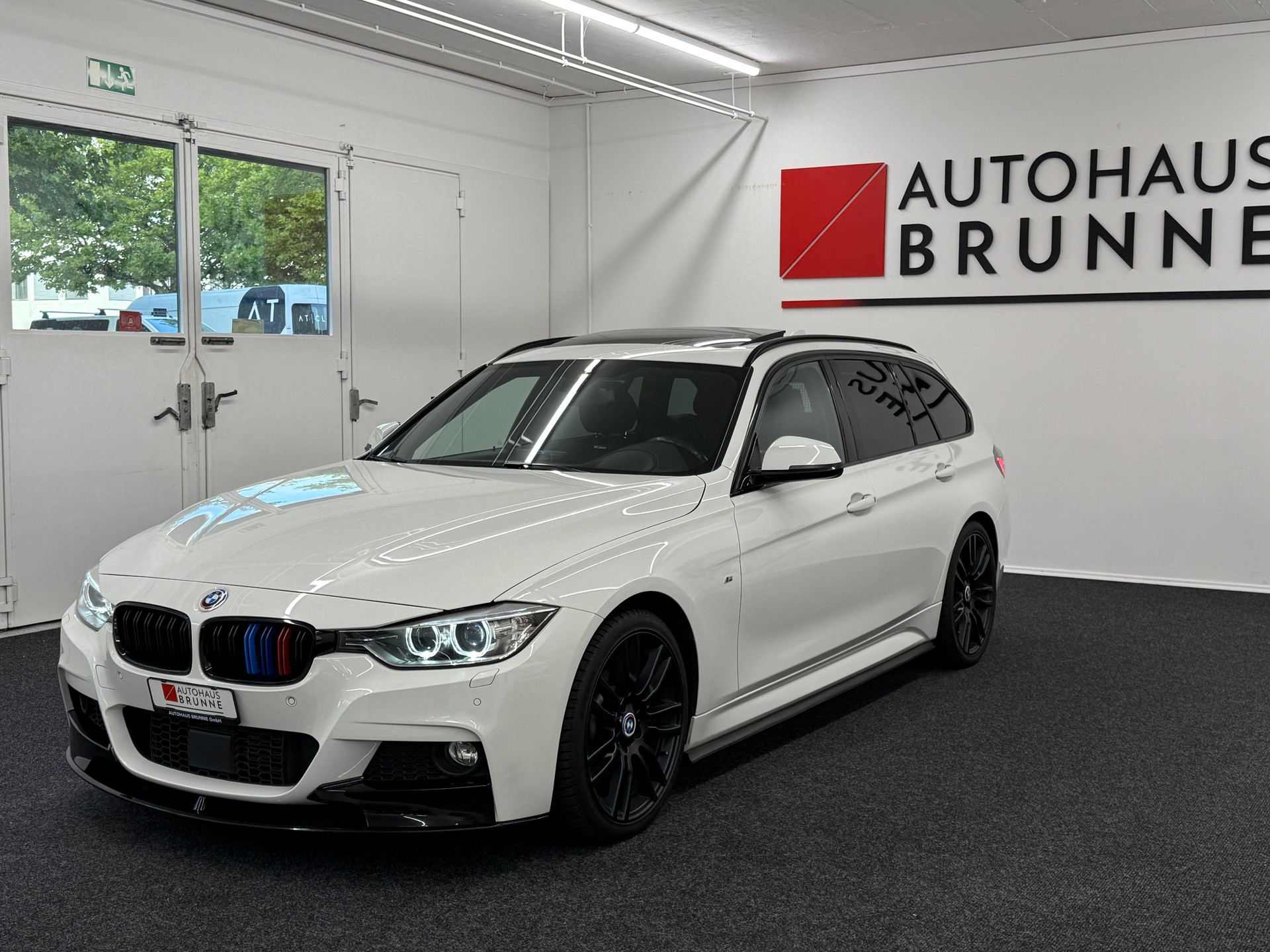 BMW 330d M-Paket Touring Steptronic xDrive-image-0