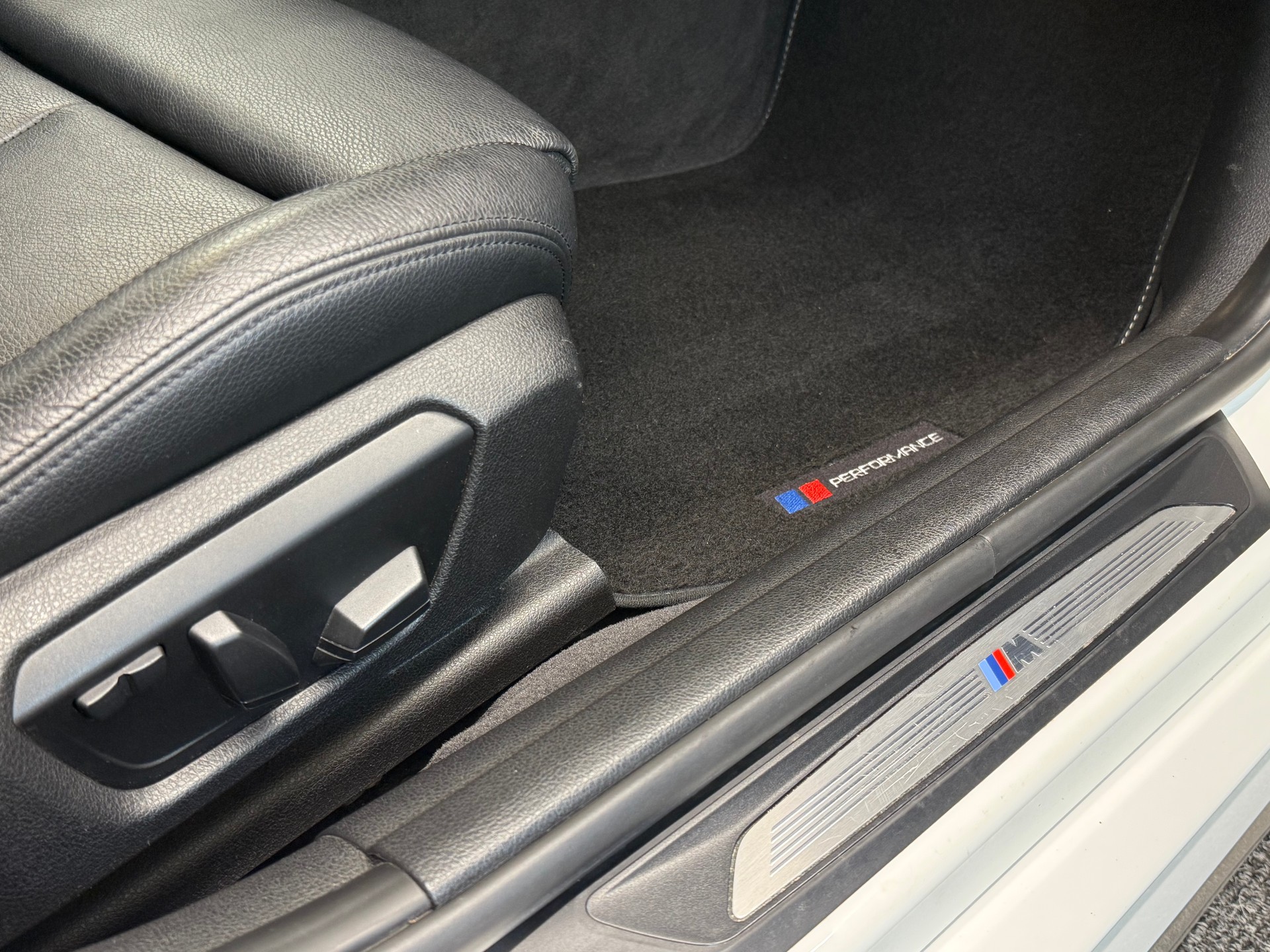BMW 330d M-Paket Touring Steptronic xDrive-image-26