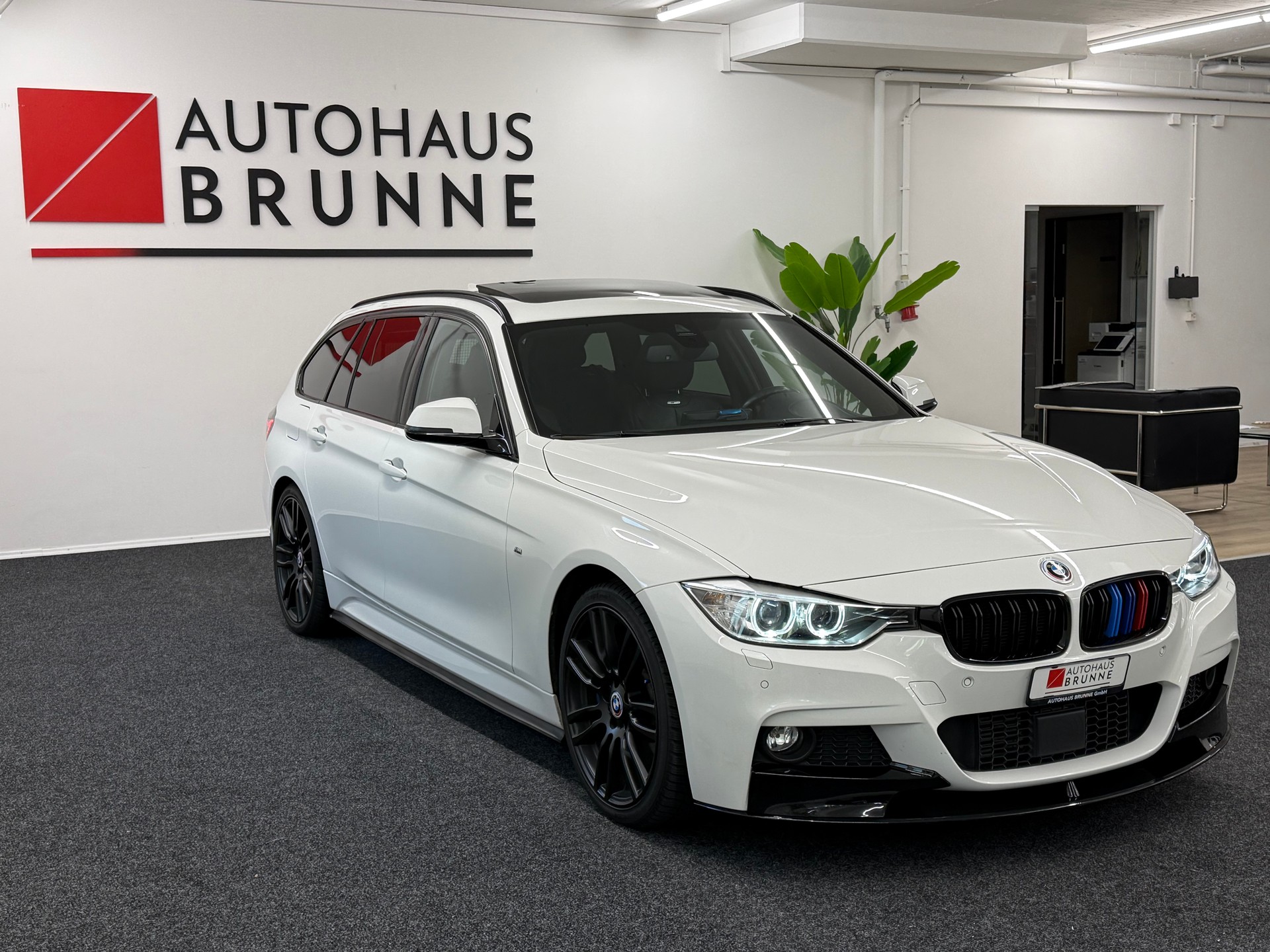 BMW 330d M-Paket Touring Steptronic xDrive-image-2