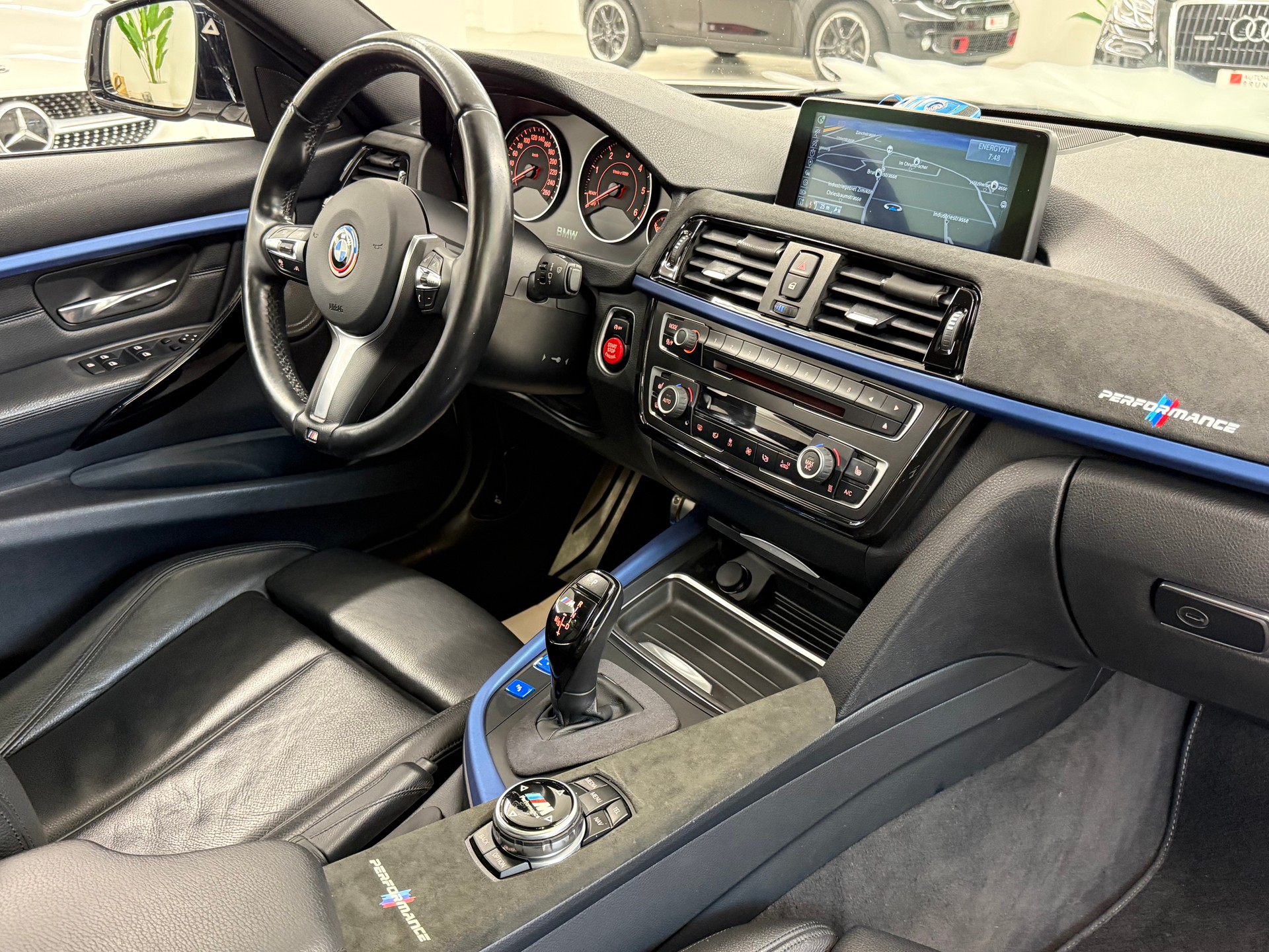 BMW 330d M-Paket Touring Steptronic xDrive-image-16