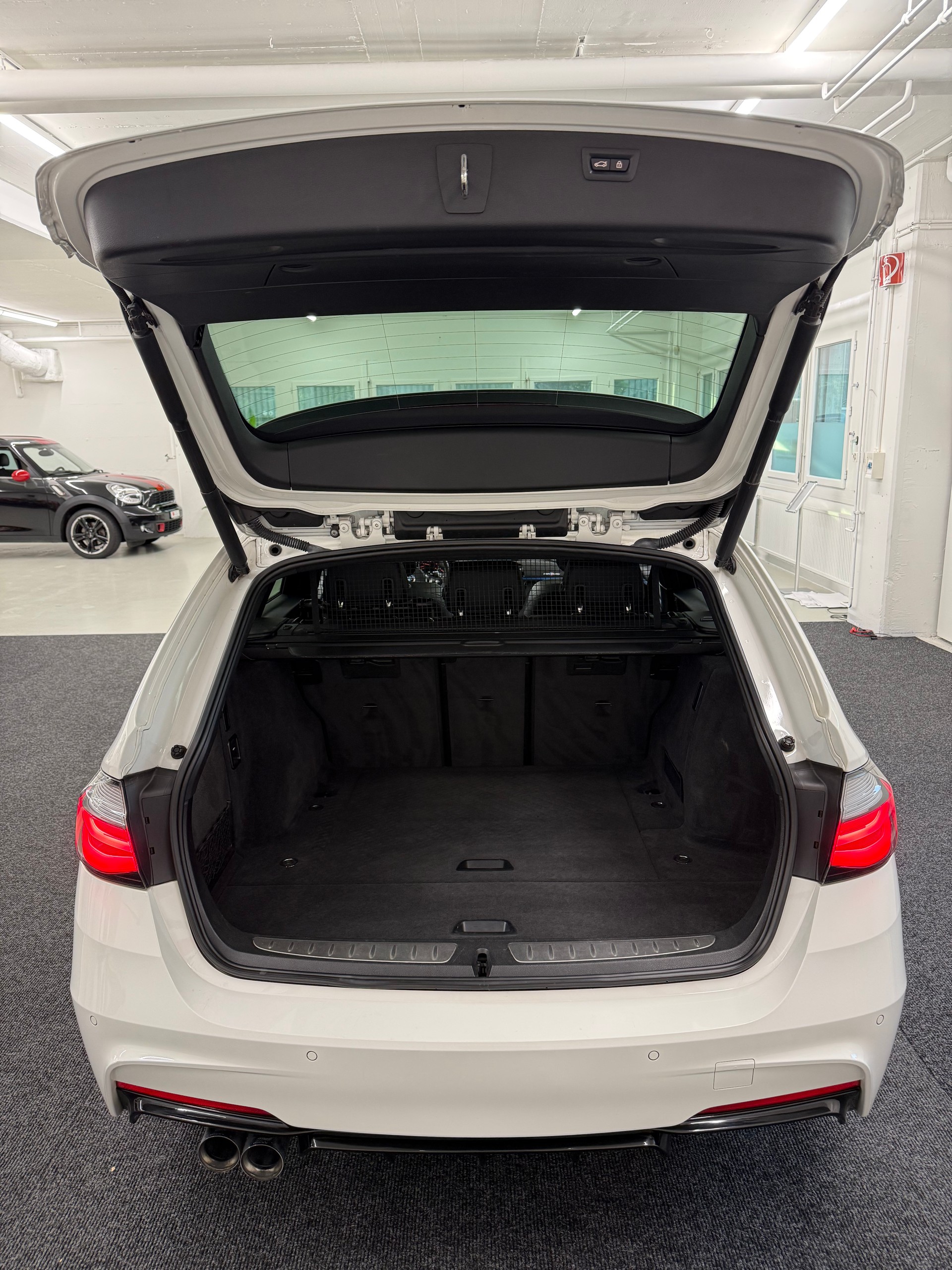 BMW 330d M-Paket Touring Steptronic xDrive-image-6