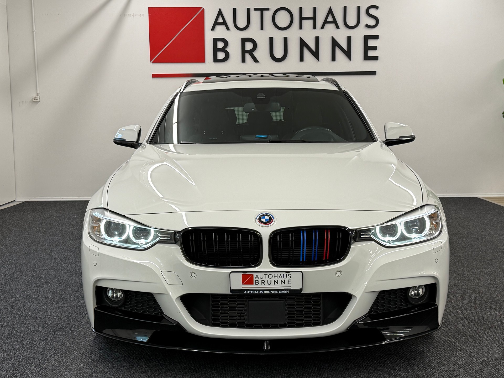 BMW 330d M-Paket Touring Steptronic xDrive-image-1
