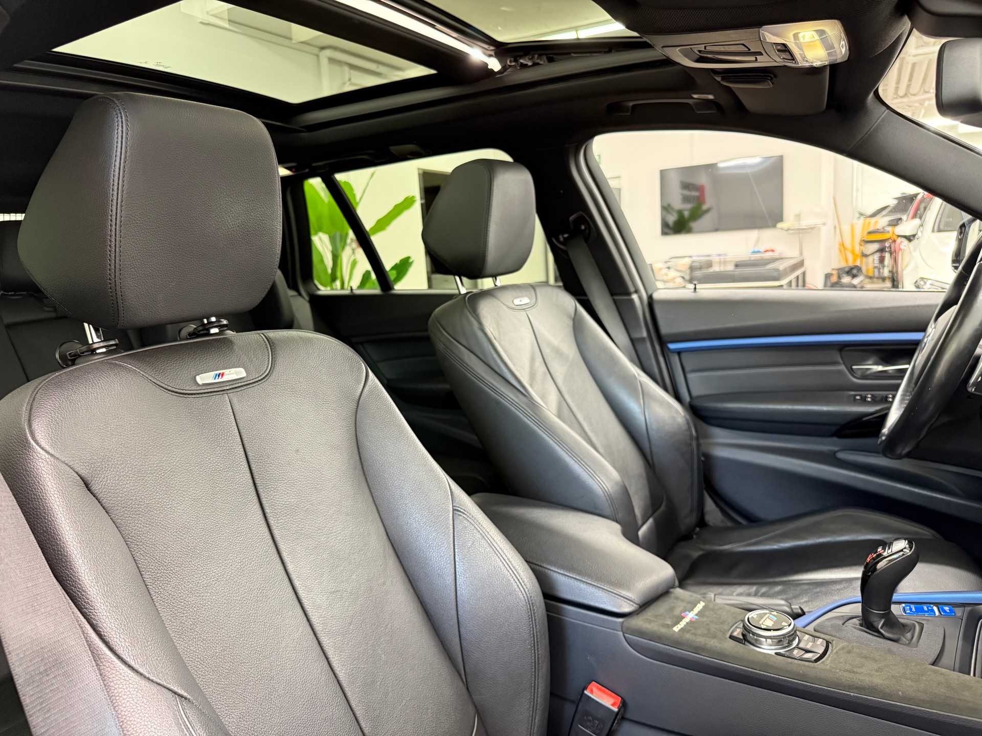 BMW 330d M-Paket Touring Steptronic xDrive-image-24