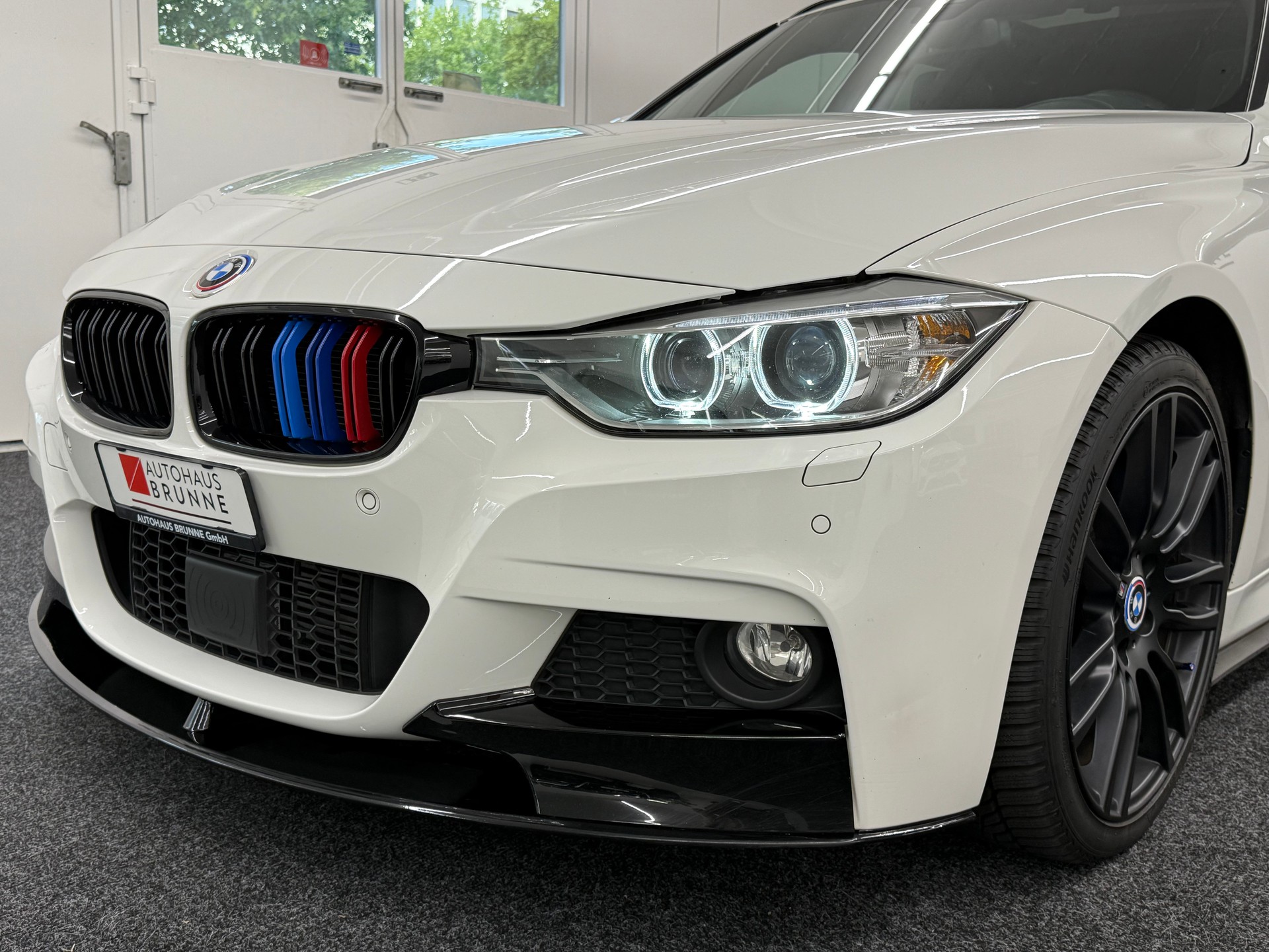 BMW 330d M-Paket Touring Steptronic xDrive-image-11
