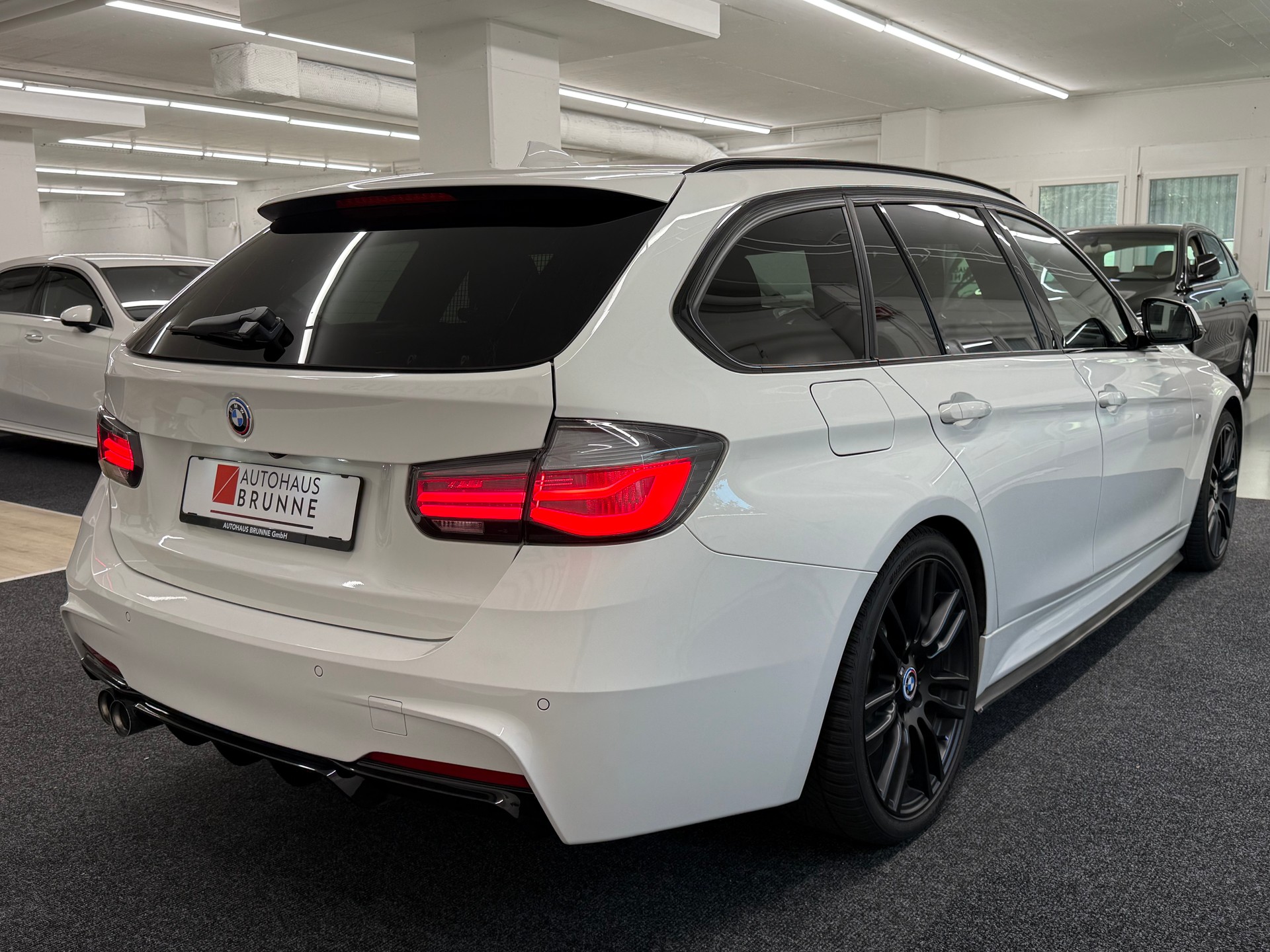 BMW 330d M-Paket Touring Steptronic xDrive-image-3