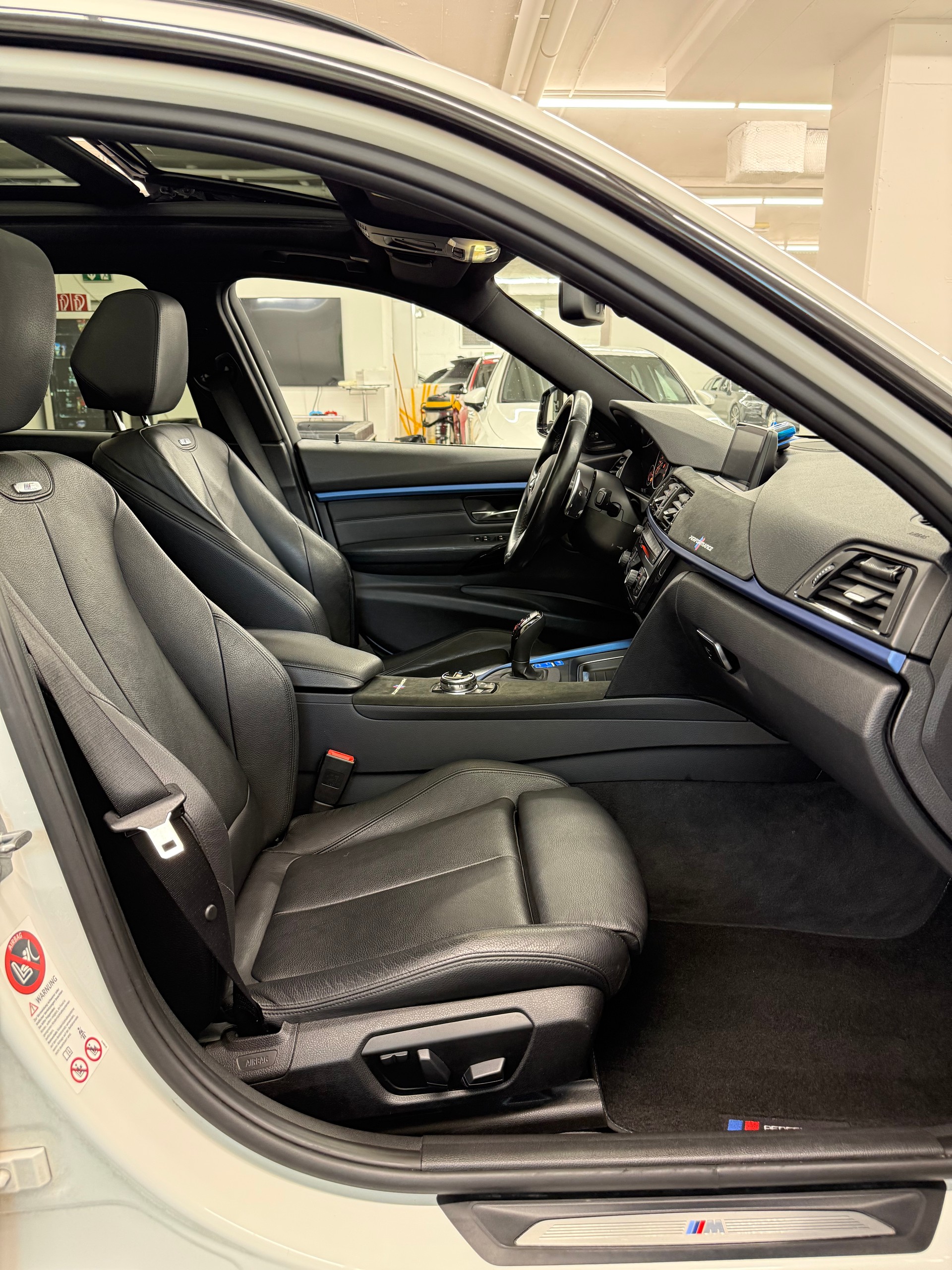 BMW 330d M-Paket Touring Steptronic xDrive-image-23