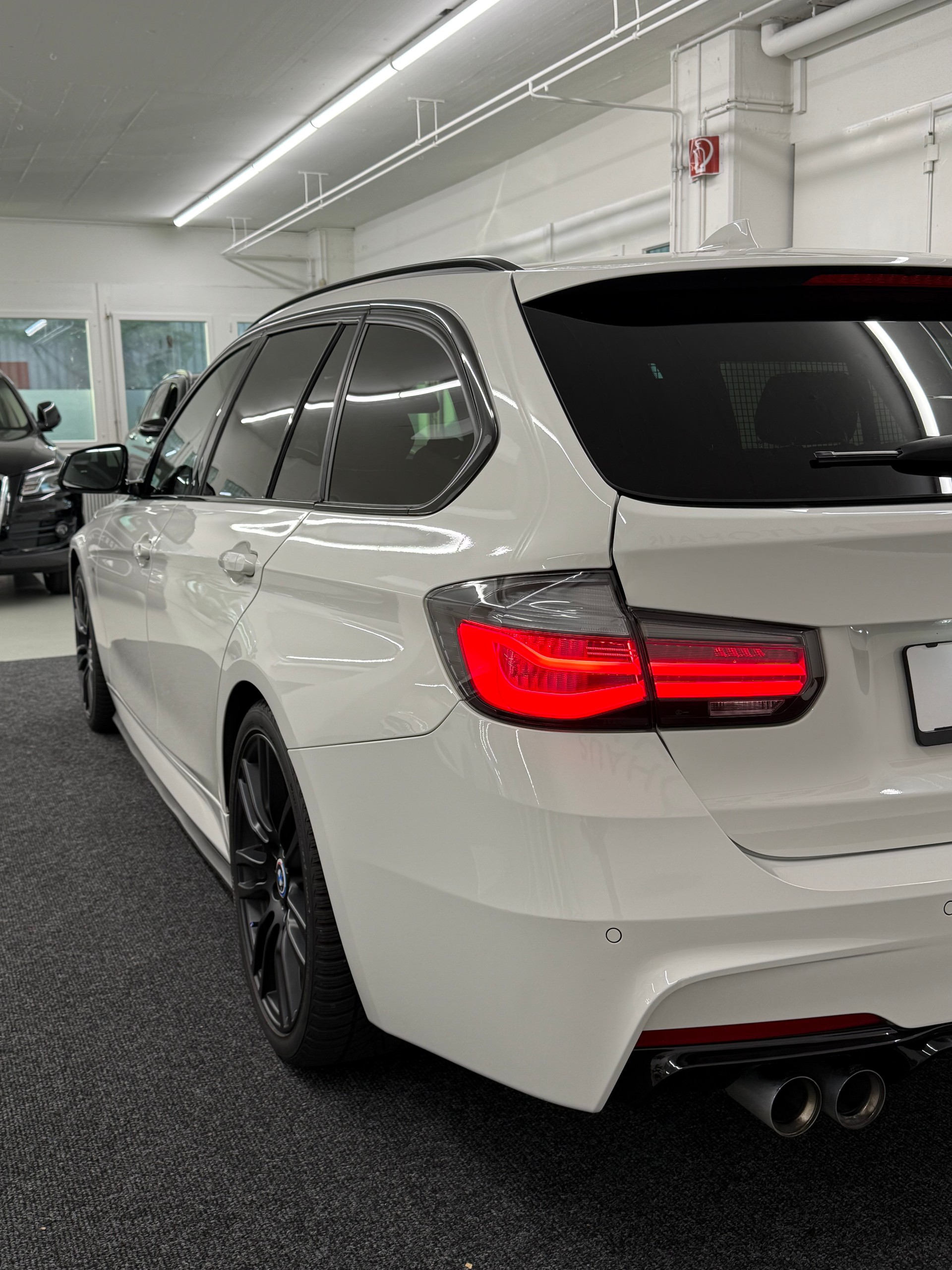 BMW 330d M-Paket Touring Steptronic xDrive-image-8