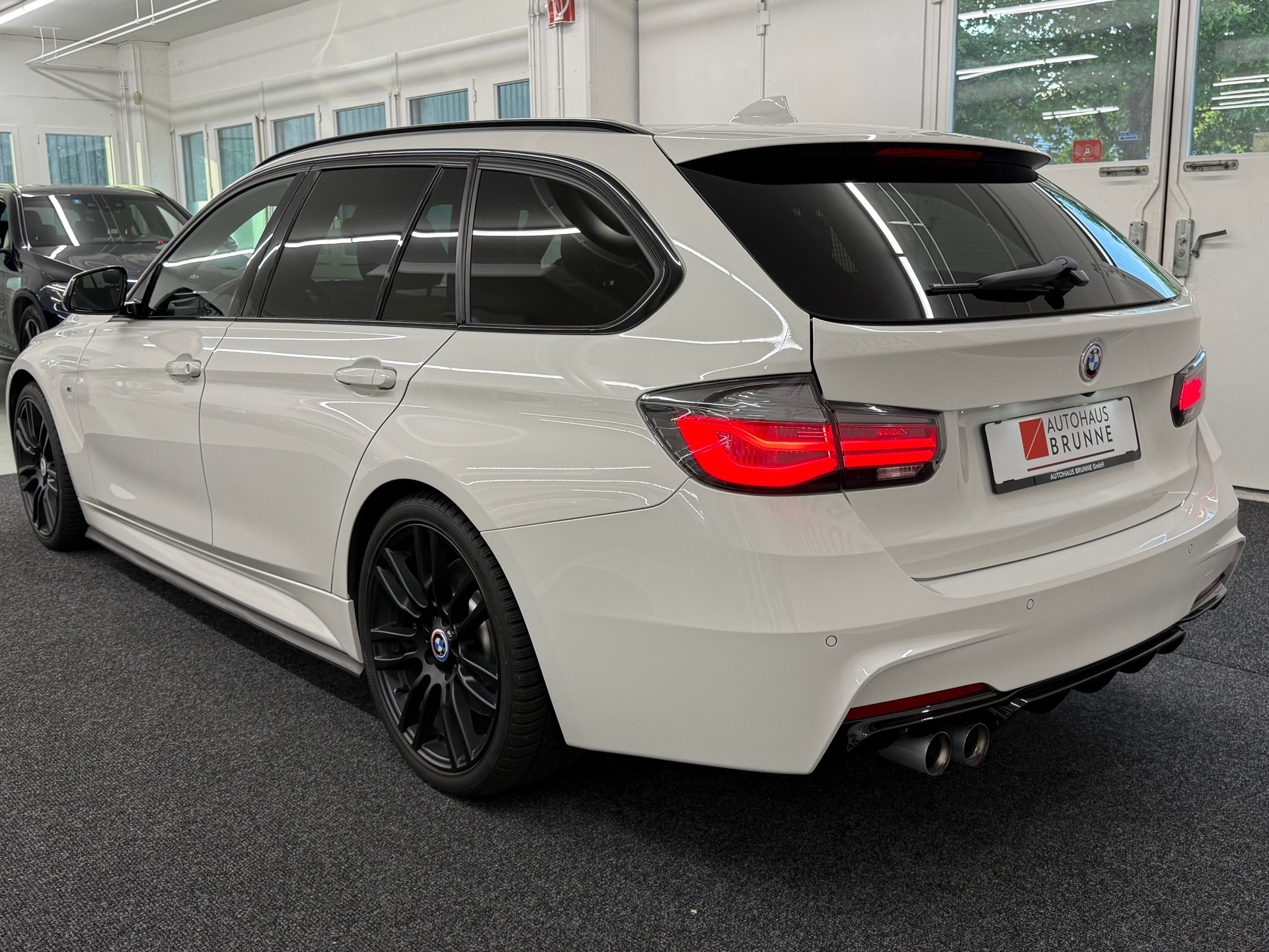 BMW 330d M-Paket Touring Steptronic xDrive-image-7