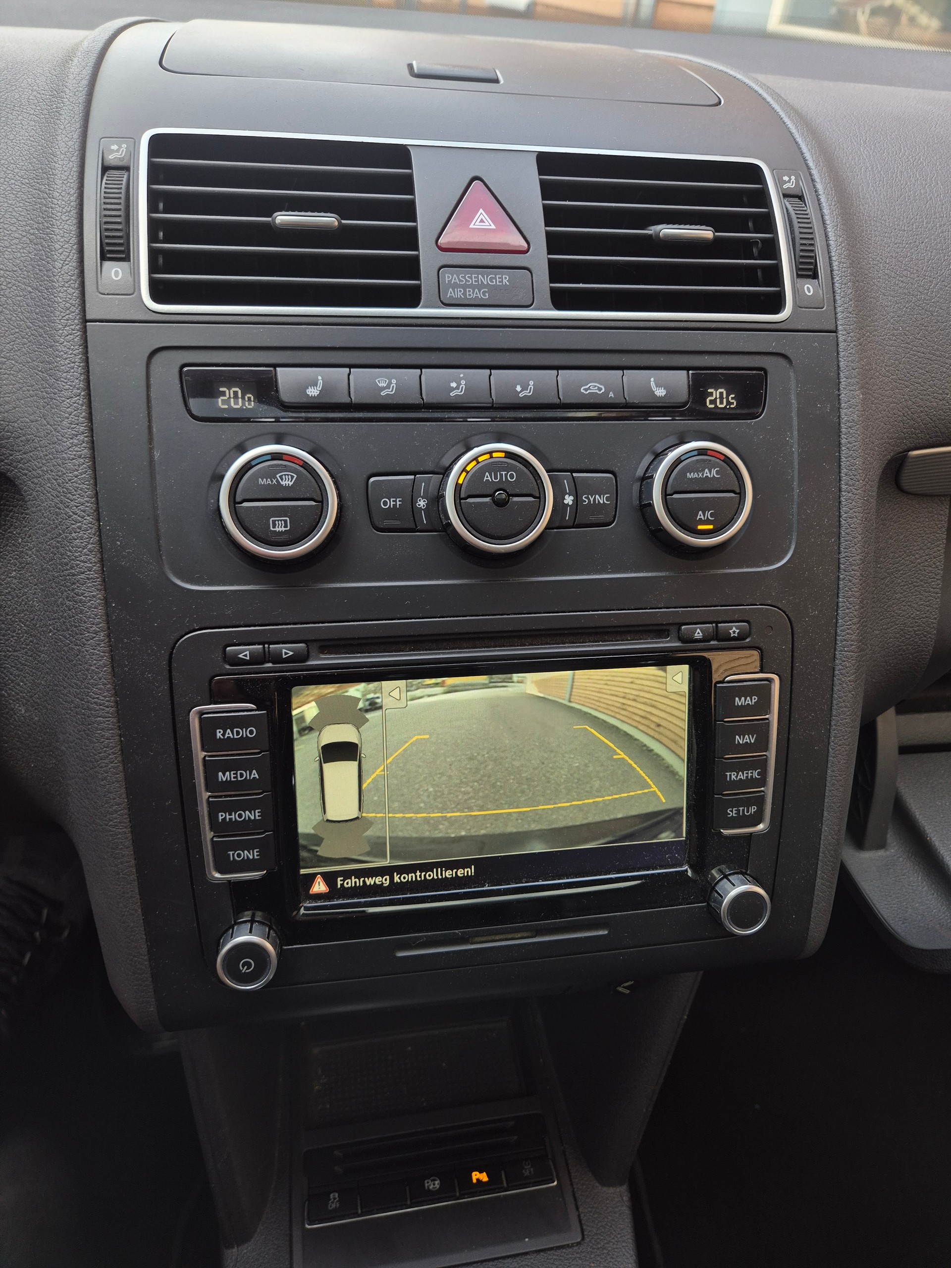VW Touran 2.0 TDI Highline DSG-image-10