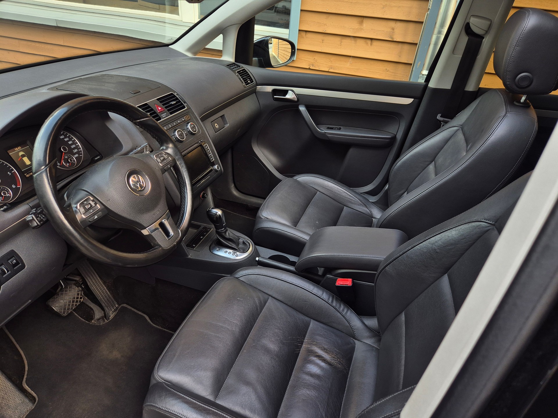 VW Touran 2.0 TDI Highline DSG-image-5