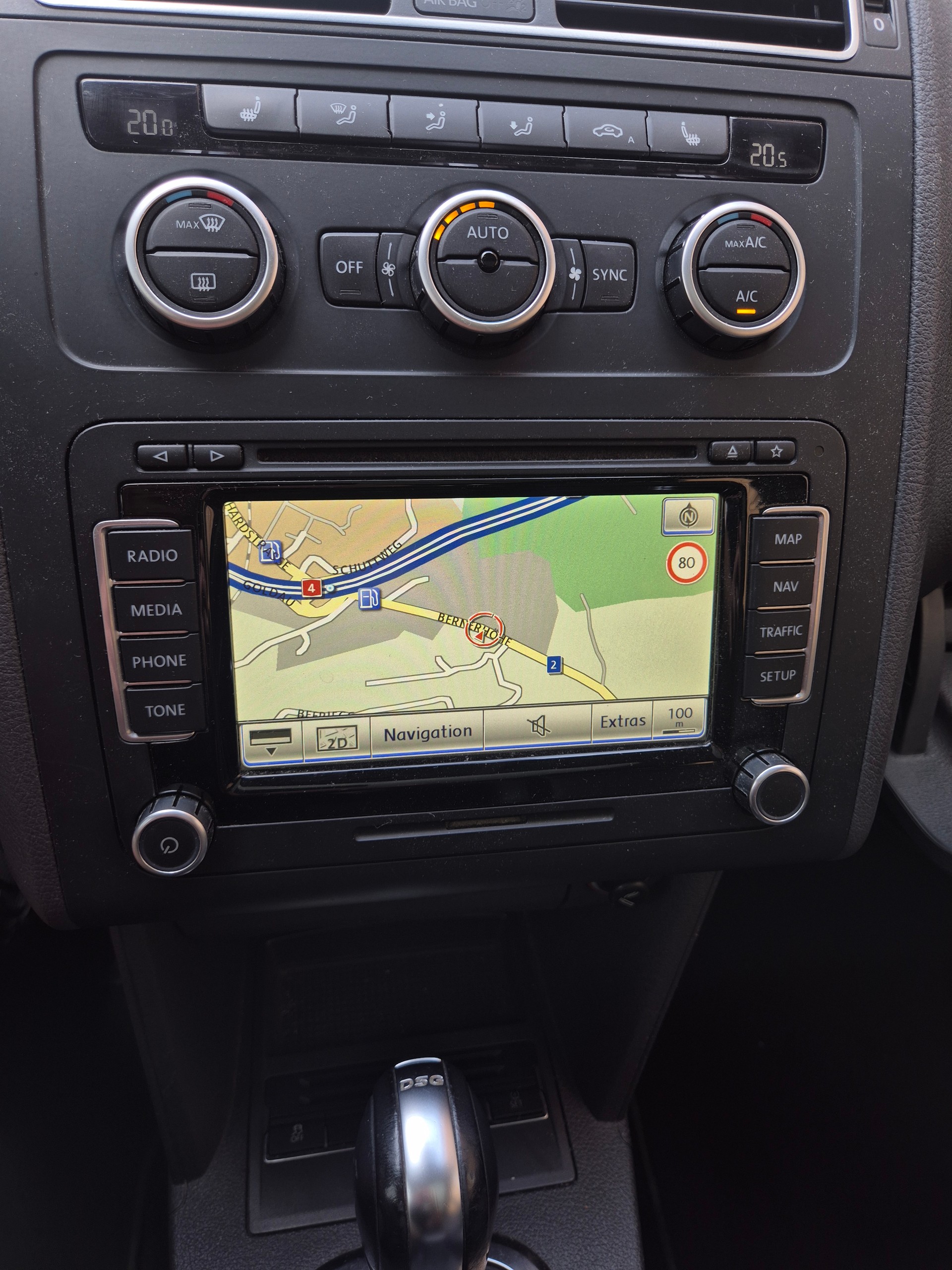 VW Touran 2.0 TDI Highline DSG-image-11