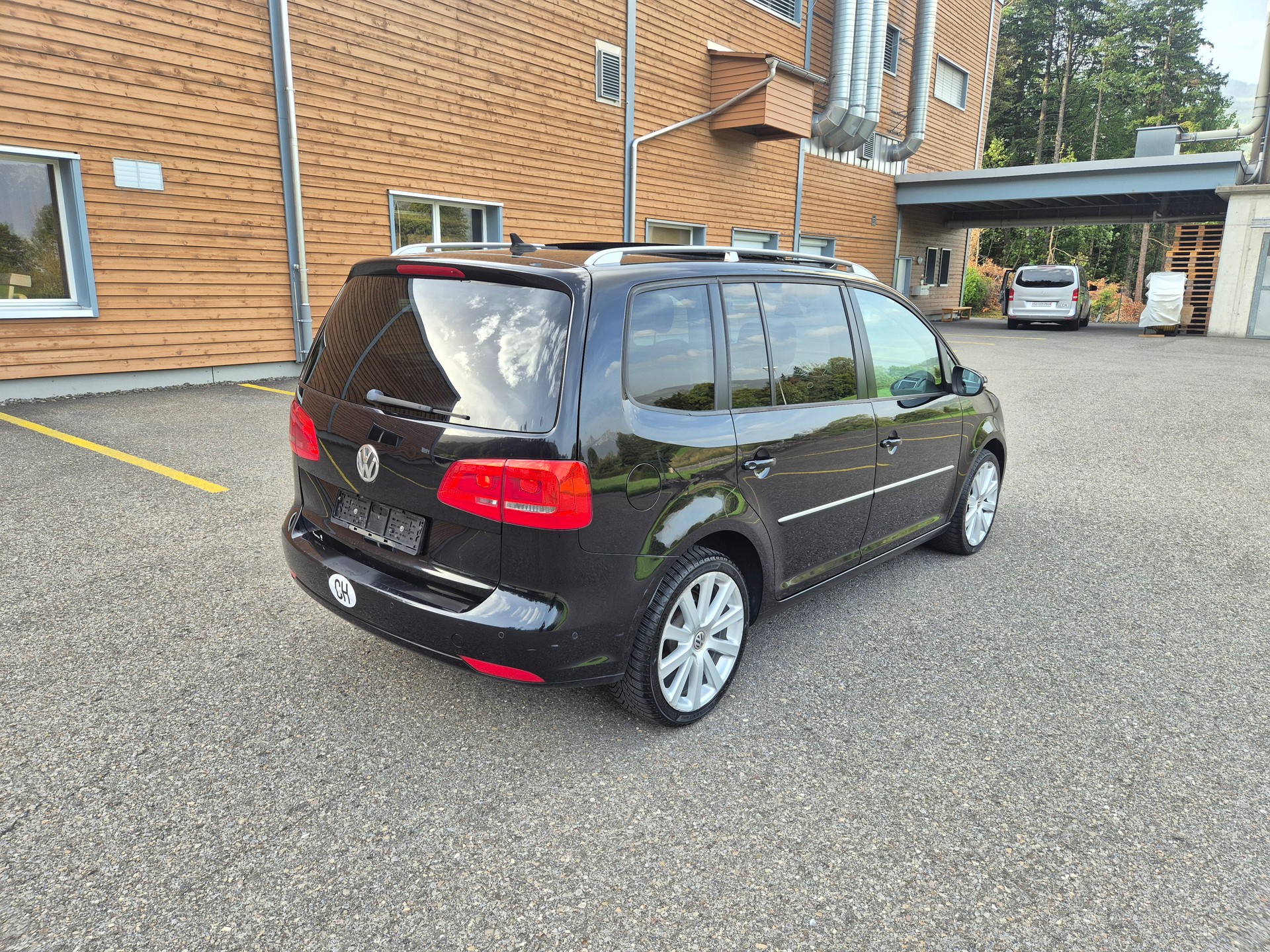 VW Touran 2.0 TDI Highline DSG-image-3