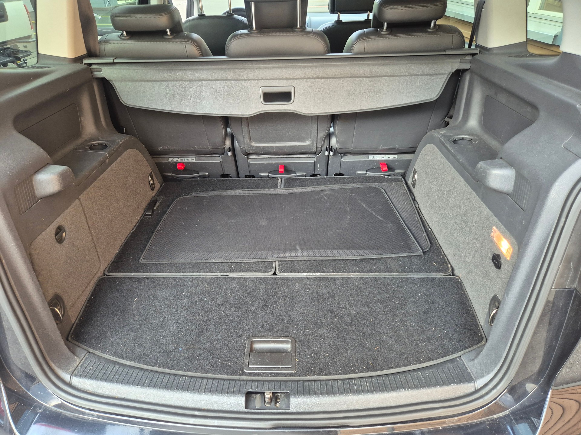 VW Touran 2.0 TDI Highline DSG-image-9