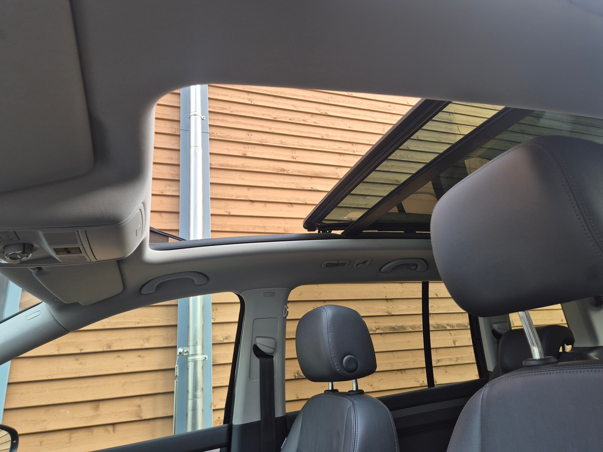 VW Touran 2.0 TDI Highline DSG-image-8