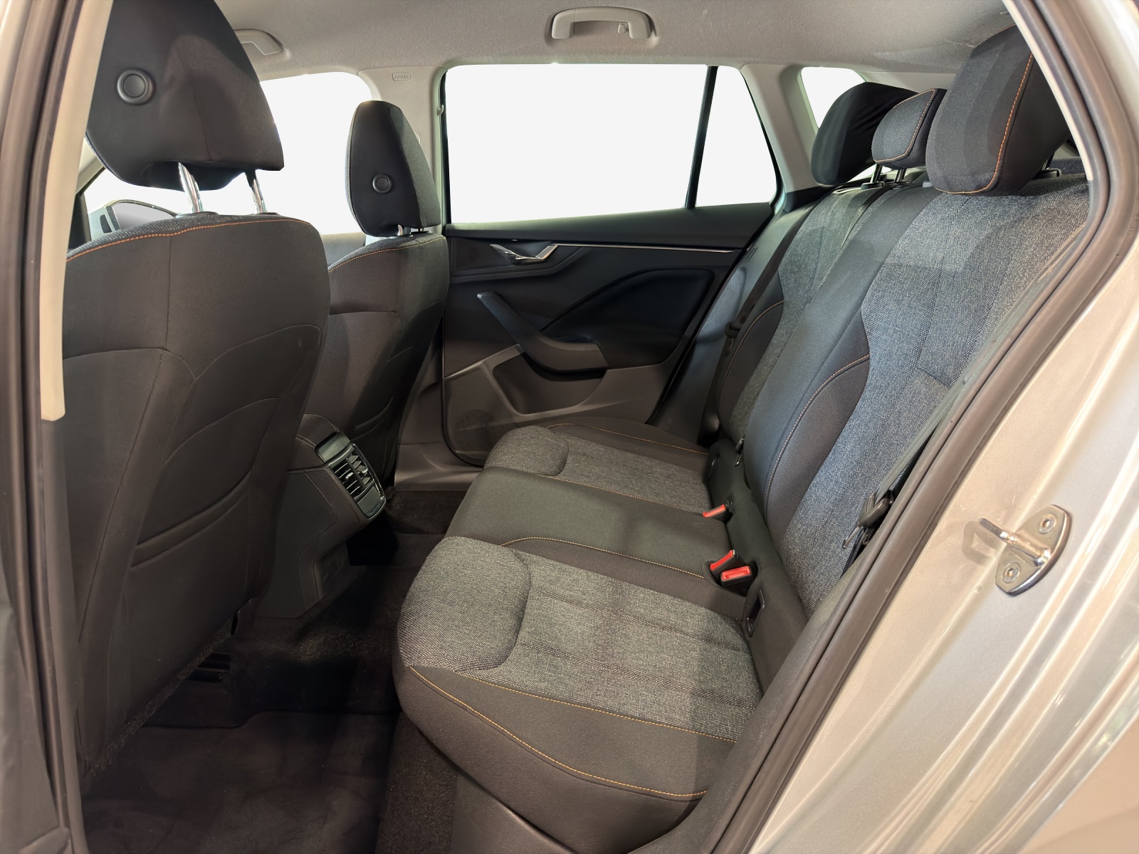 SKODA Kamiq 1.0 TSI Ambition DSG-image-11