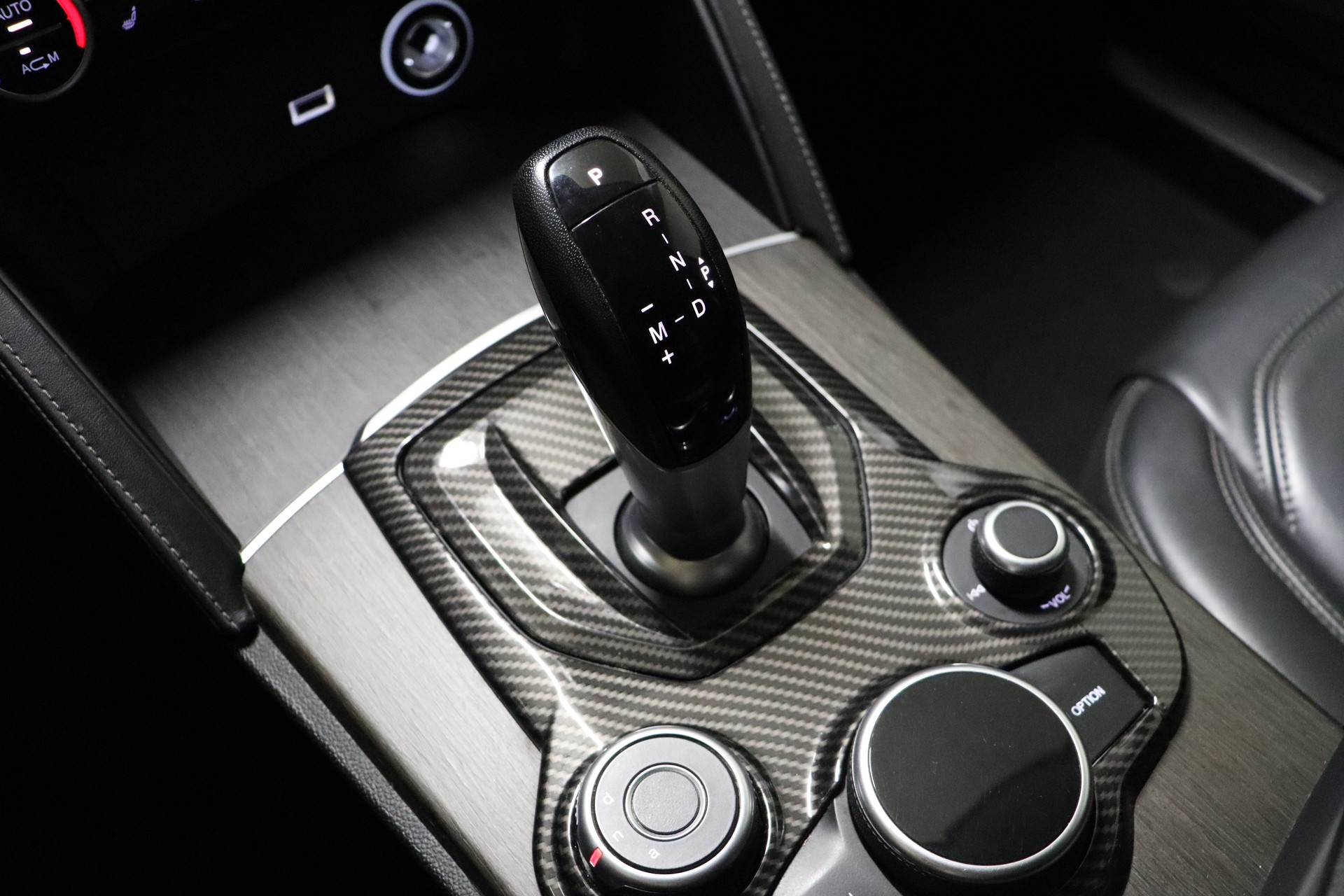 ALFA ROMEO Stelvio 2.0 First Edition Q4 Automatic-image-24