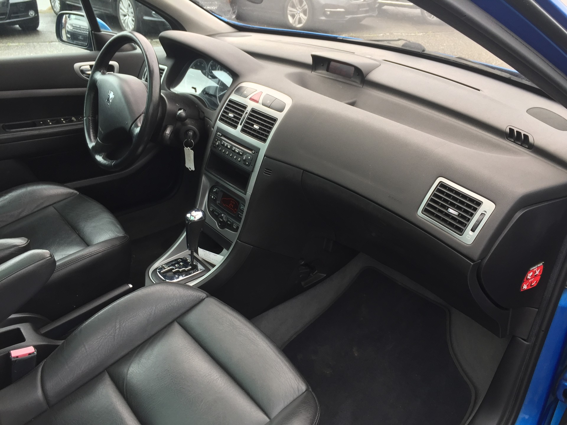 PEUGEOT 307 SW 2.0 16V Premium-image-10