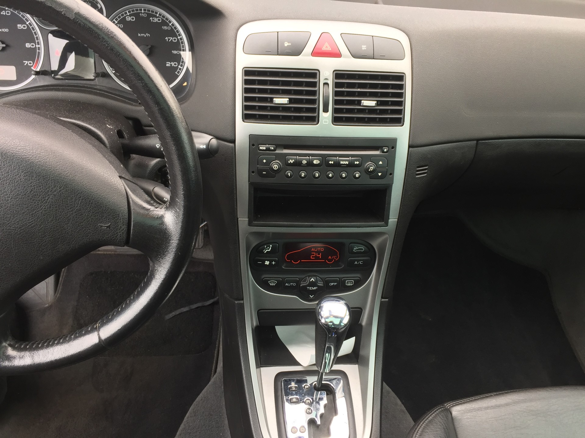 PEUGEOT 307 SW 2.0 16V Premium-image-15