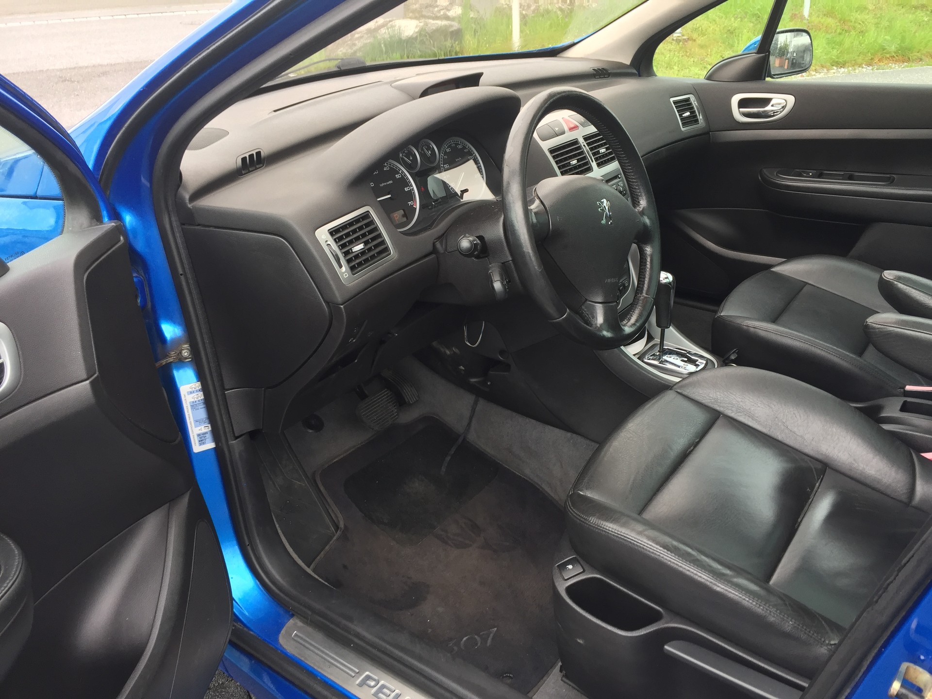PEUGEOT 307 SW 2.0 16V Premium-image-12