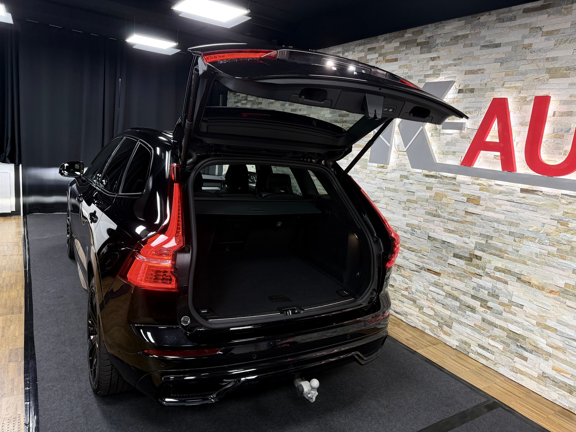 VOLVO XC60 B5 Benzin Mild Hybrid AWD Ultra Dark Geartronic-image-27