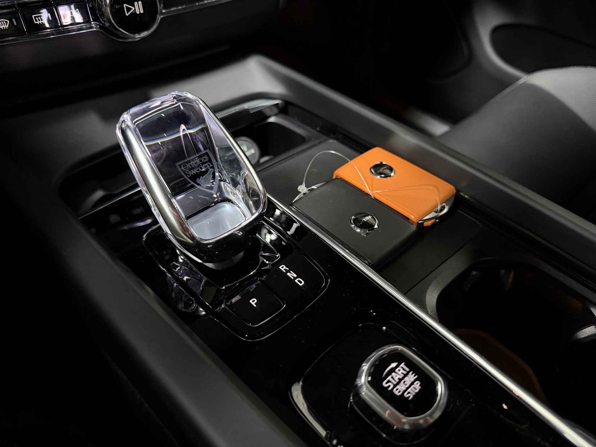 VOLVO XC60 B5 Benzin Mild Hybrid AWD Ultra Dark Geartronic-image-19