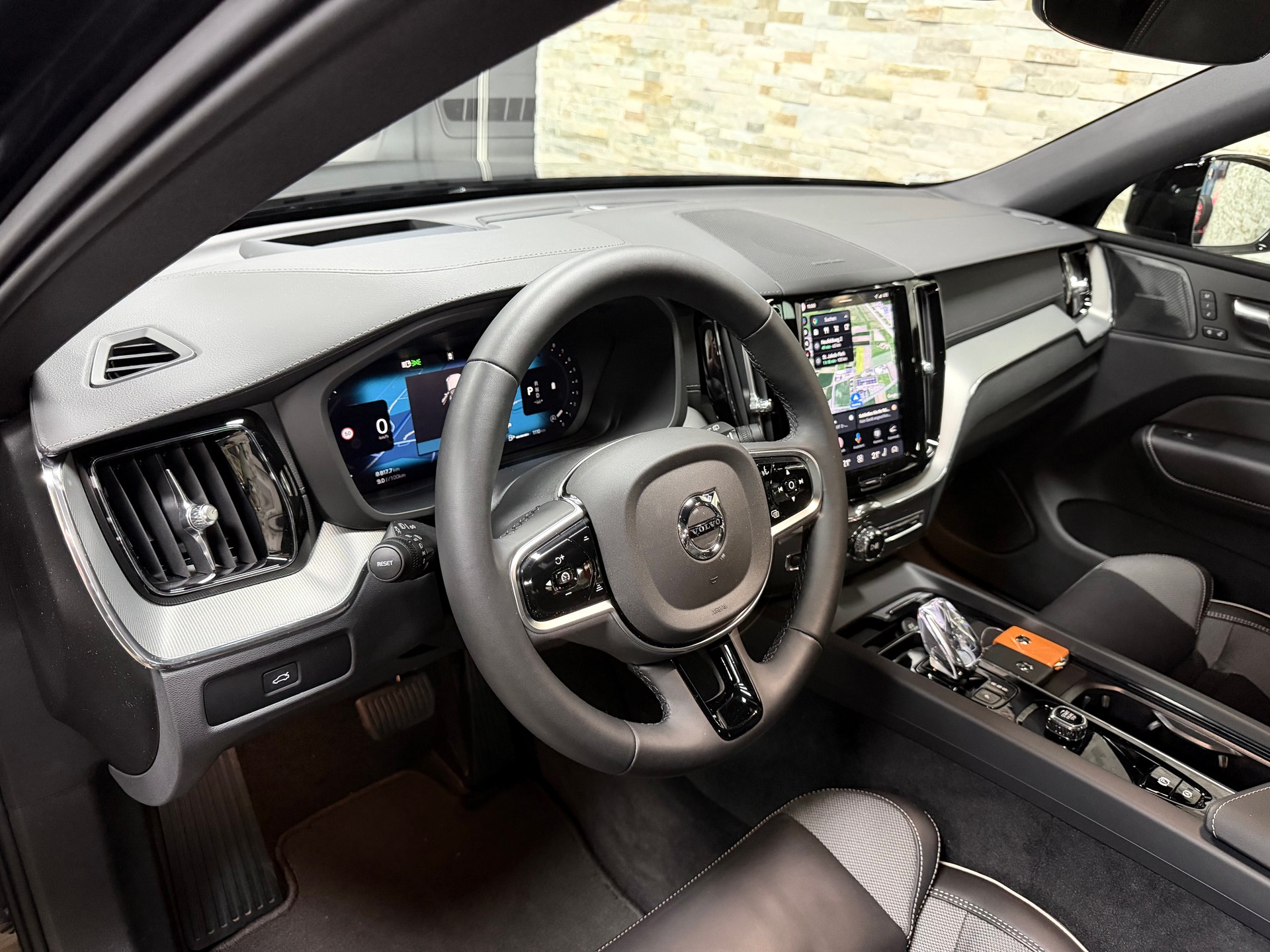VOLVO XC60 B5 Benzin Mild Hybrid AWD Ultra Dark Geartronic-image-16