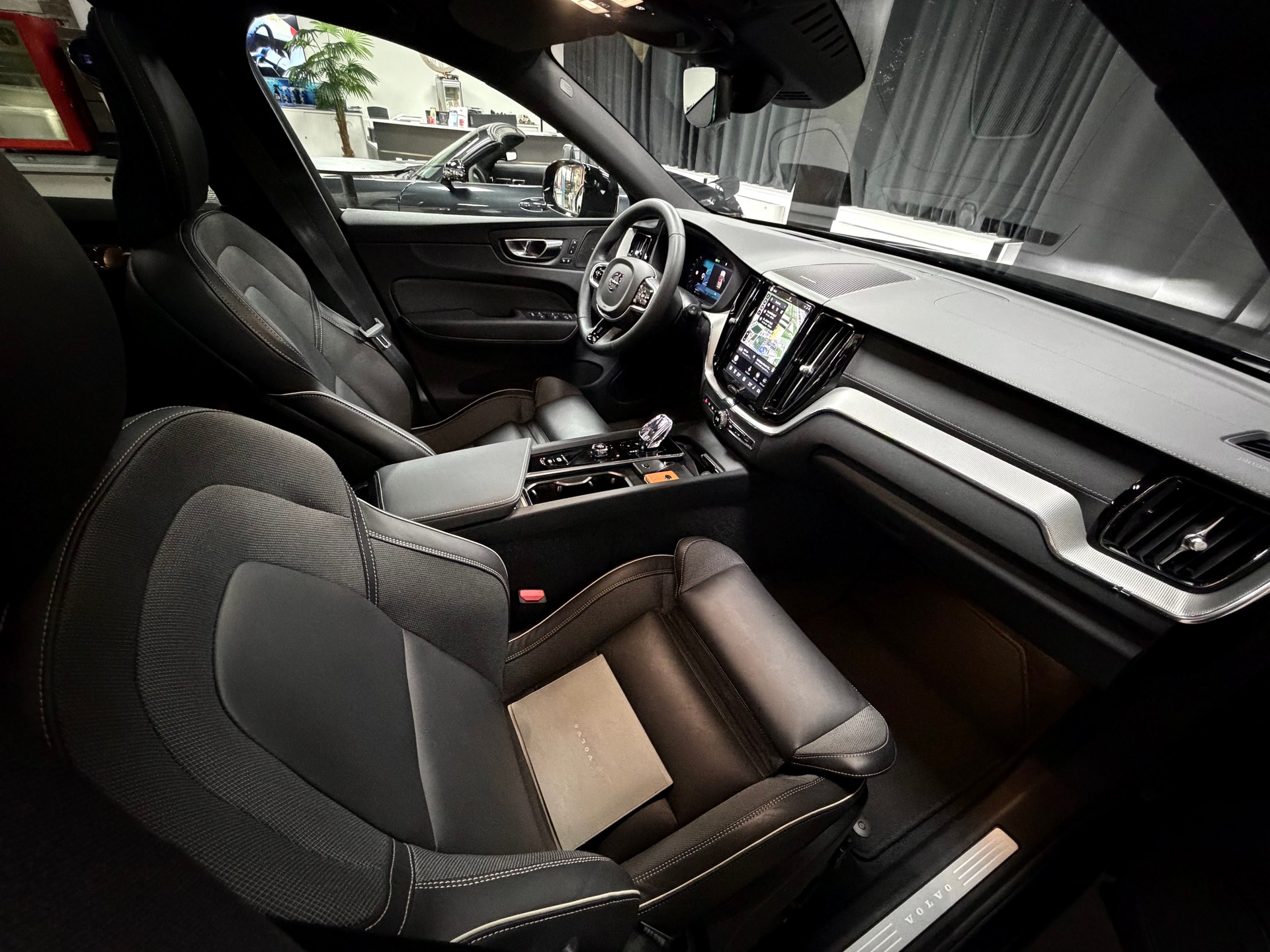 VOLVO XC60 B5 Benzin Mild Hybrid AWD Ultra Dark Geartronic-image-29