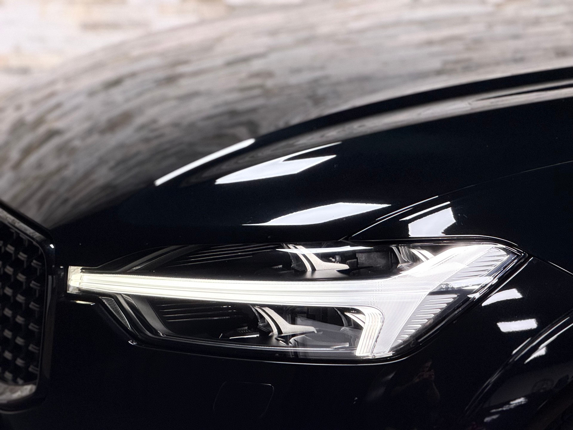 VOLVO XC60 B5 Benzin Mild Hybrid AWD Ultra Dark Geartronic-image-10