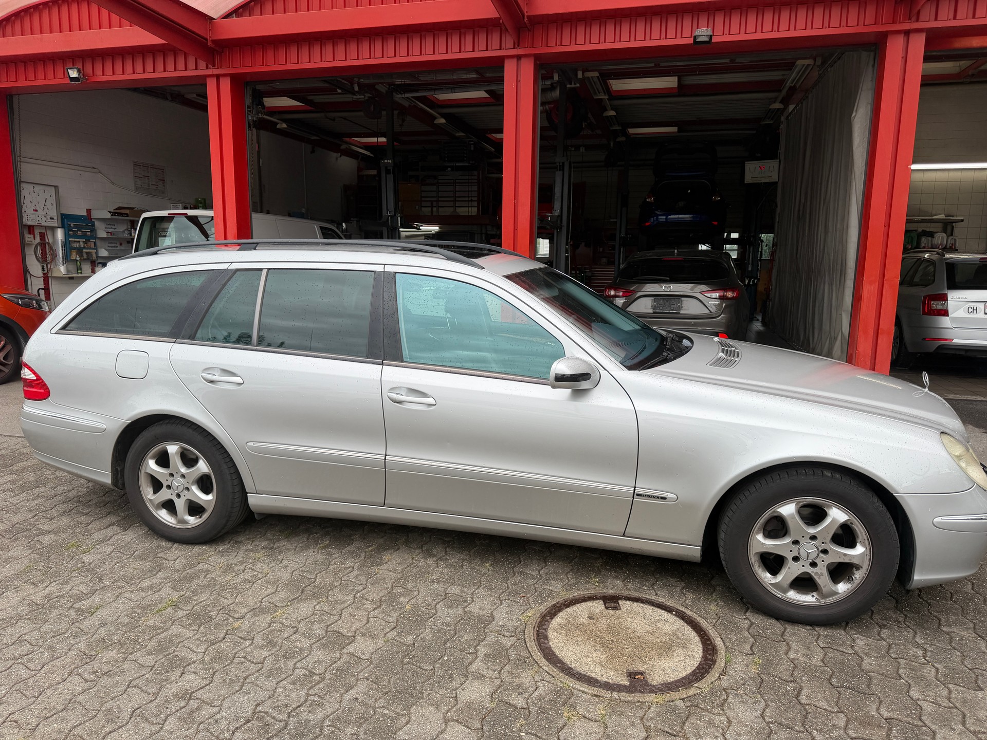 MERCEDES-BENZ E 240 Elégance-image-3