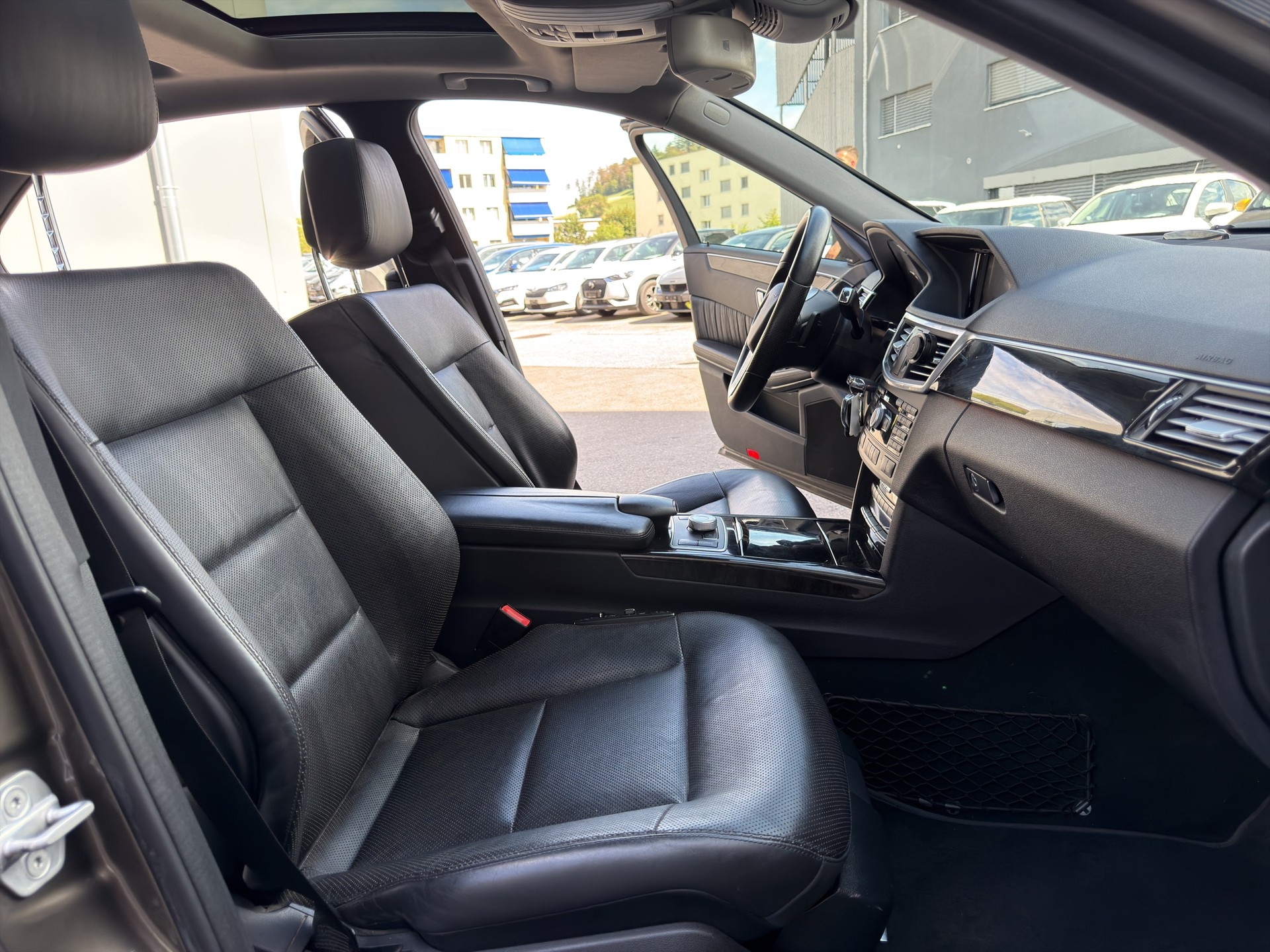 MERCEDES-BENZ E 500 CGI BlueEff. Avantgarde 4Matic 7G-Tronic-image-16