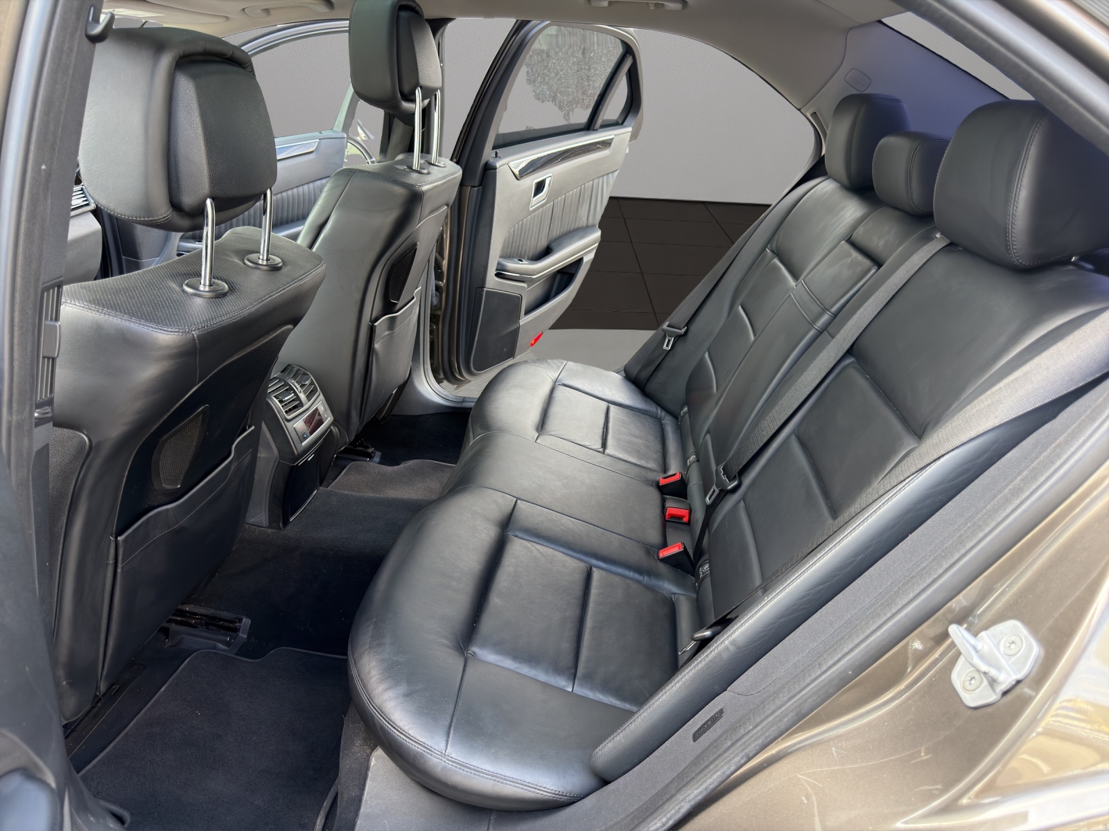 MERCEDES-BENZ E 500 CGI BlueEff. Avantgarde 4Matic 7G-Tronic-image-12