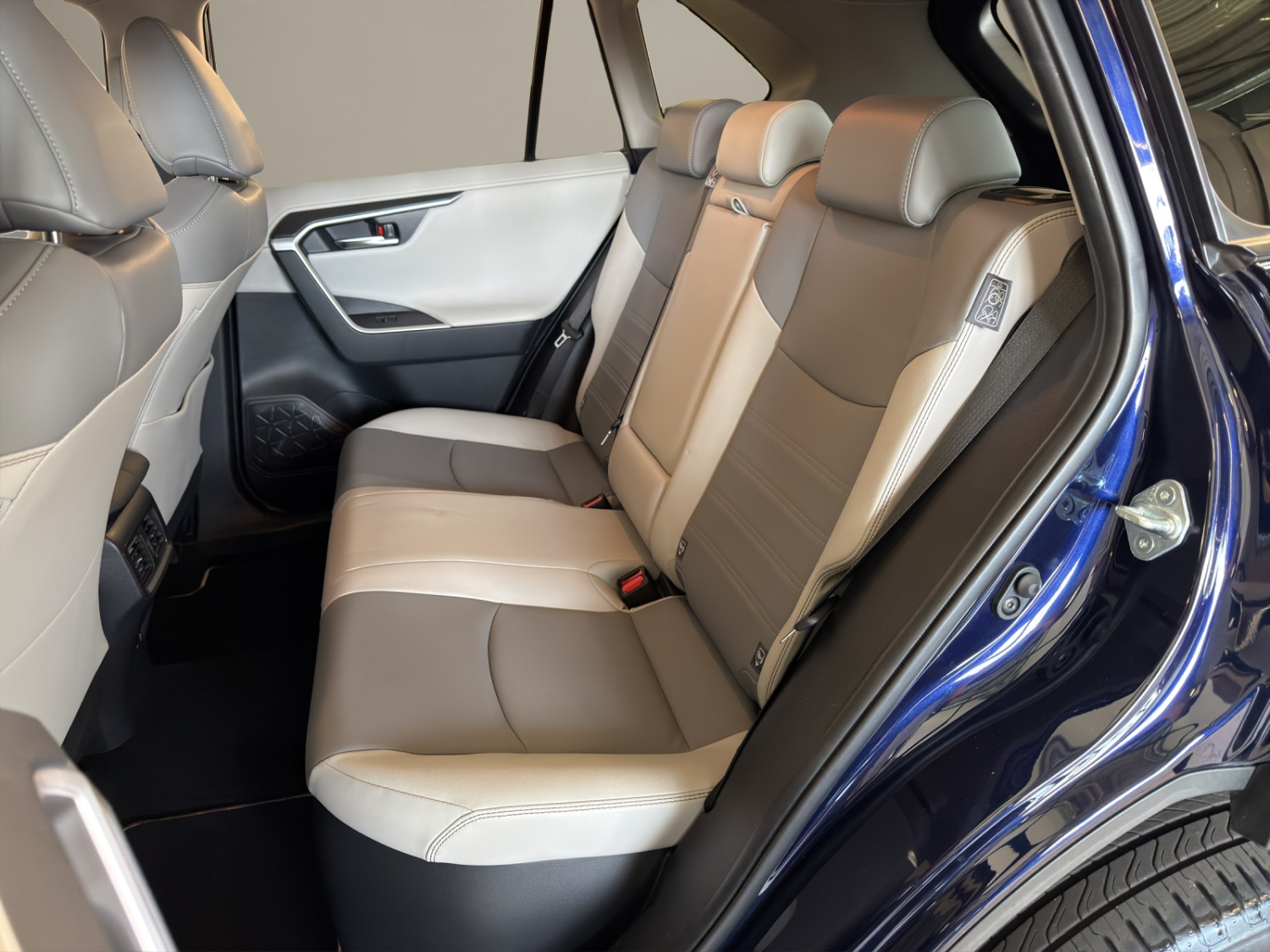 TOYOTA RAV4 2.5 HEV Premium-image-10