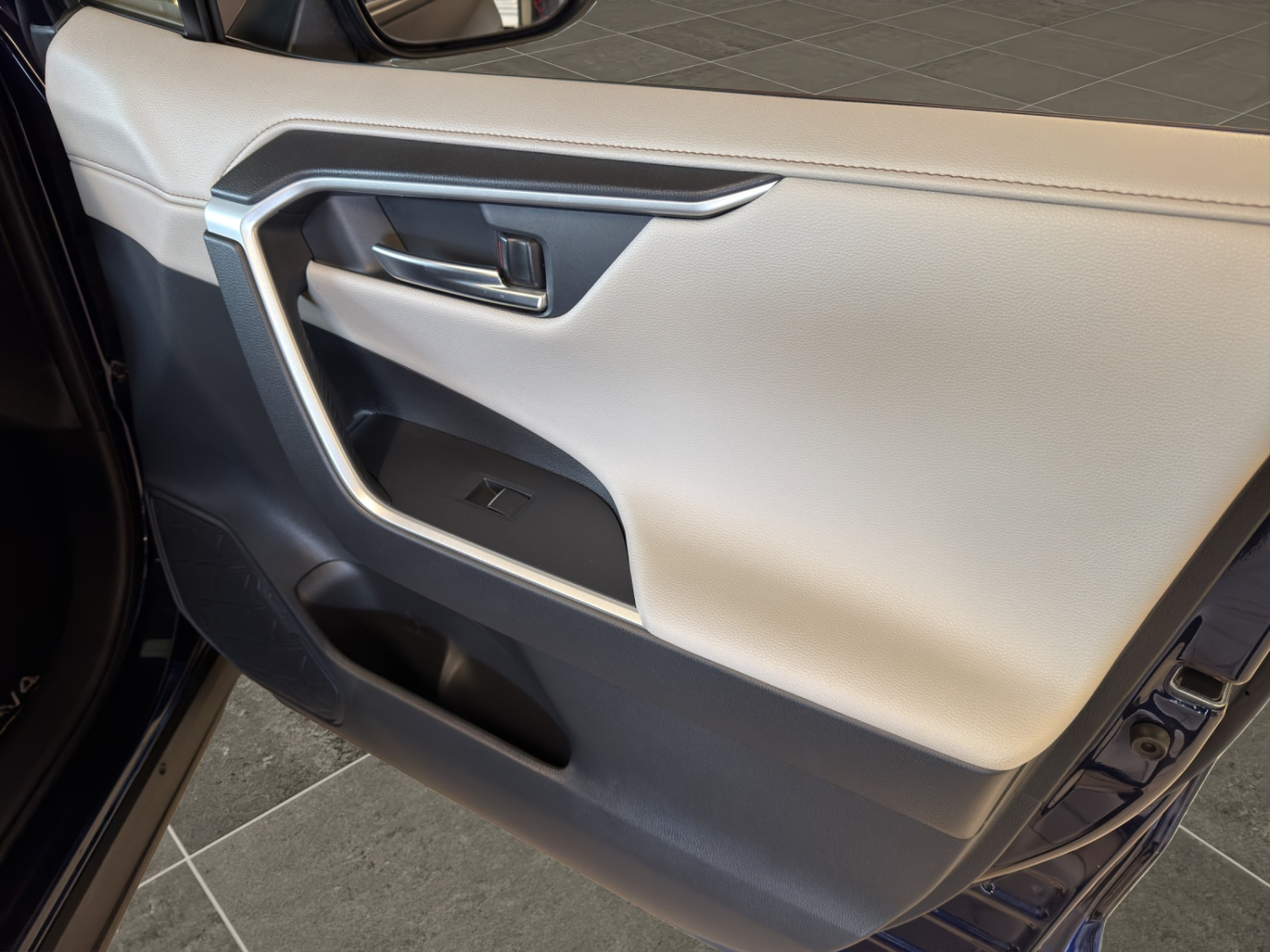 TOYOTA RAV4 2.5 HEV Premium-image-13
